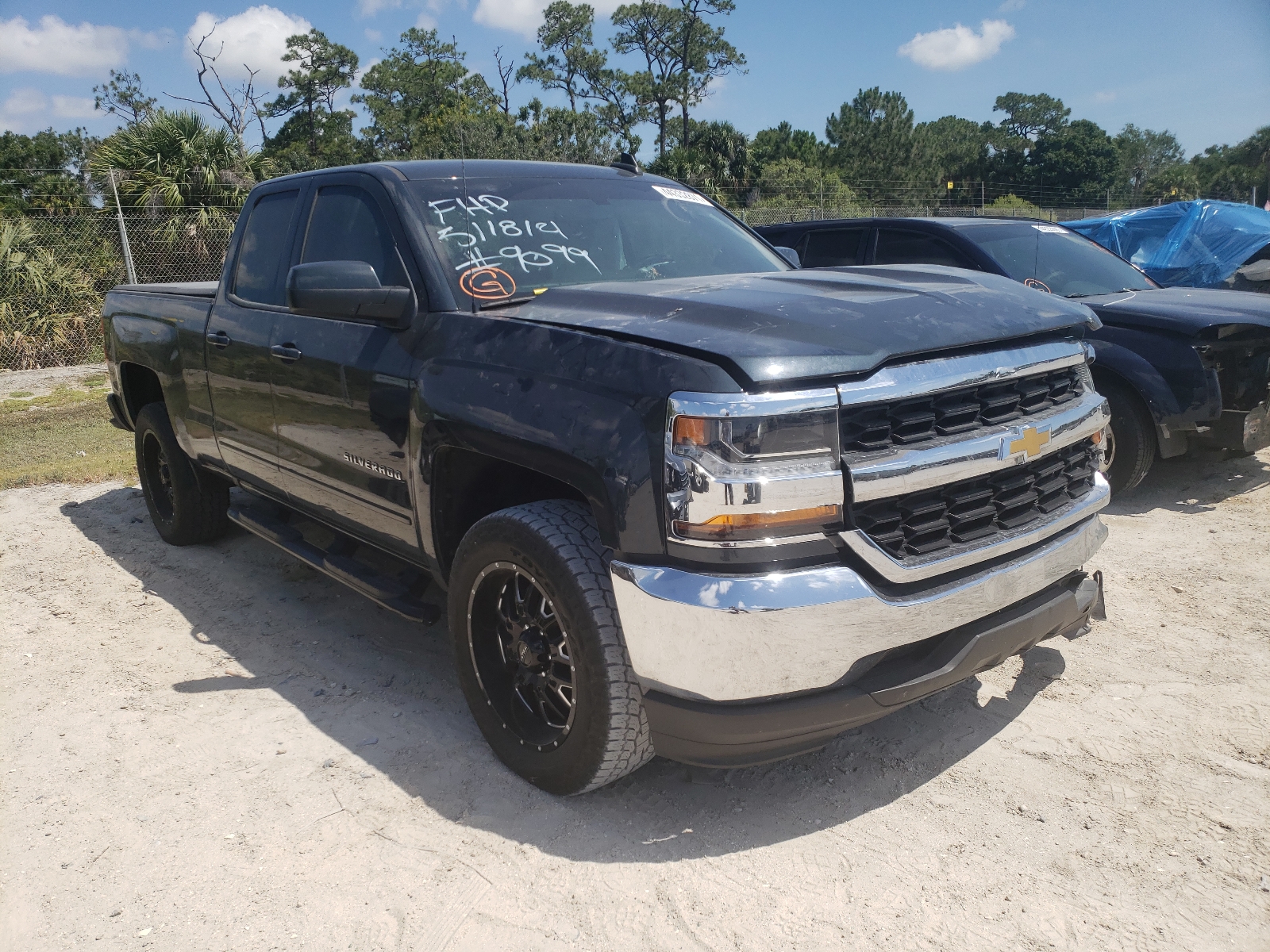 CHEVROLET SILVERADO 2018 with VIN 1GCRCREC6JZ168082 - Photo from auction