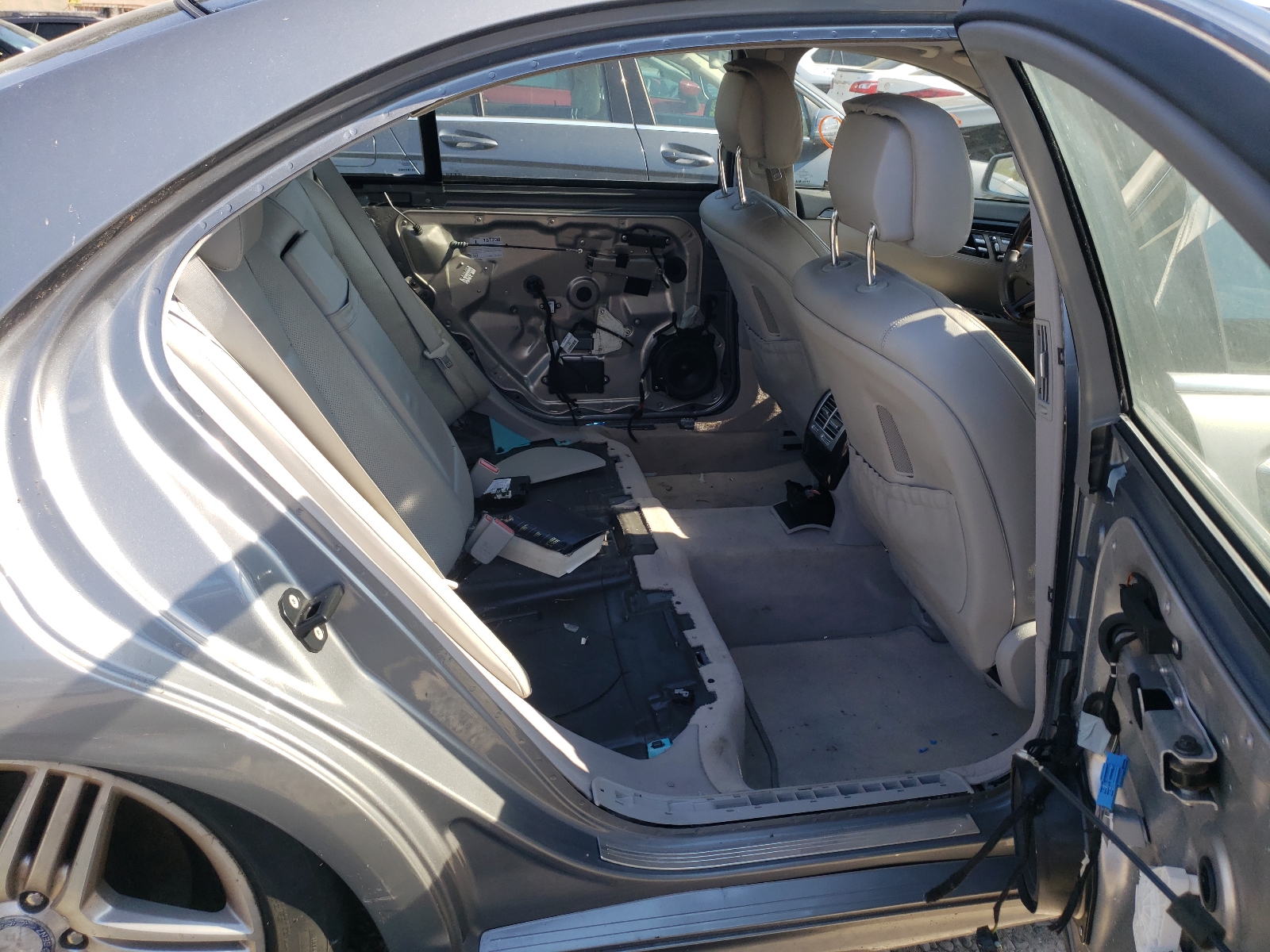 Photo 6 from auction – 2012 MERCEDES-BENZ S 550 with VIN WDDNG7DB2CA429862