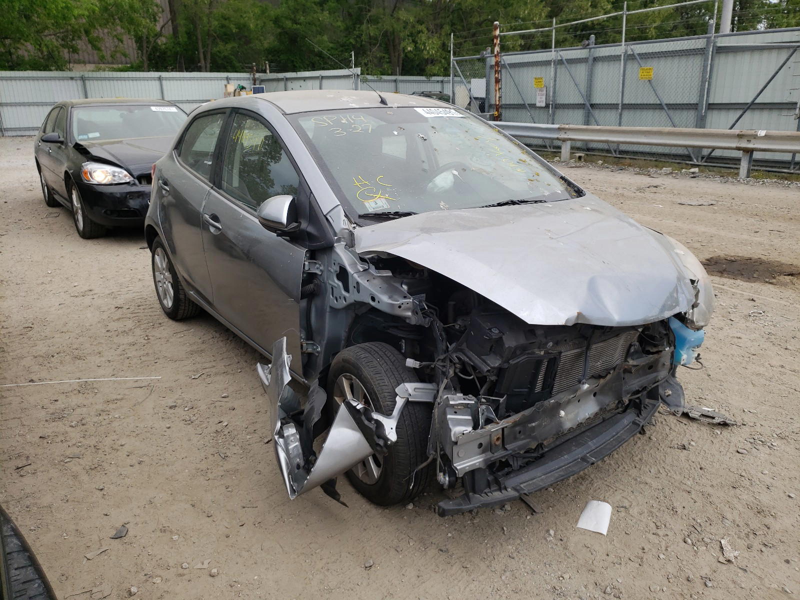 MAZDA MAZDA2 2013 with VIN JM1DE1LZXD0163053 - Photo from auction