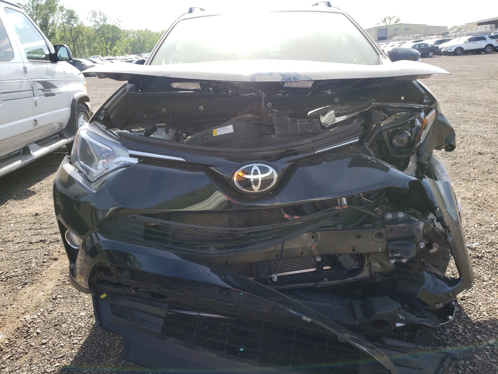 Photo 9 from auction – 2017 TOYOTA RAV4 XLE with VIN 2T3RFREV2HW612268