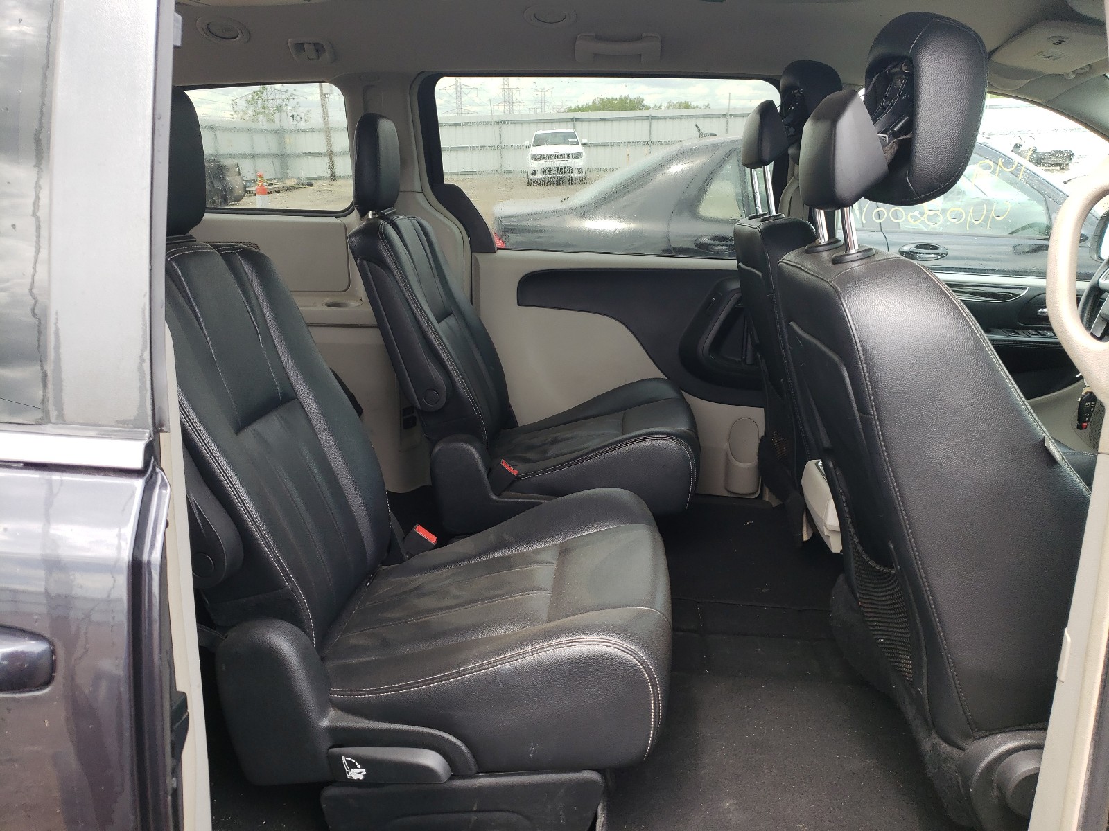 Photo 6 from auction – 2014 CHRYSLER TOWN & COU with VIN 2C4RC1BG9ER434302