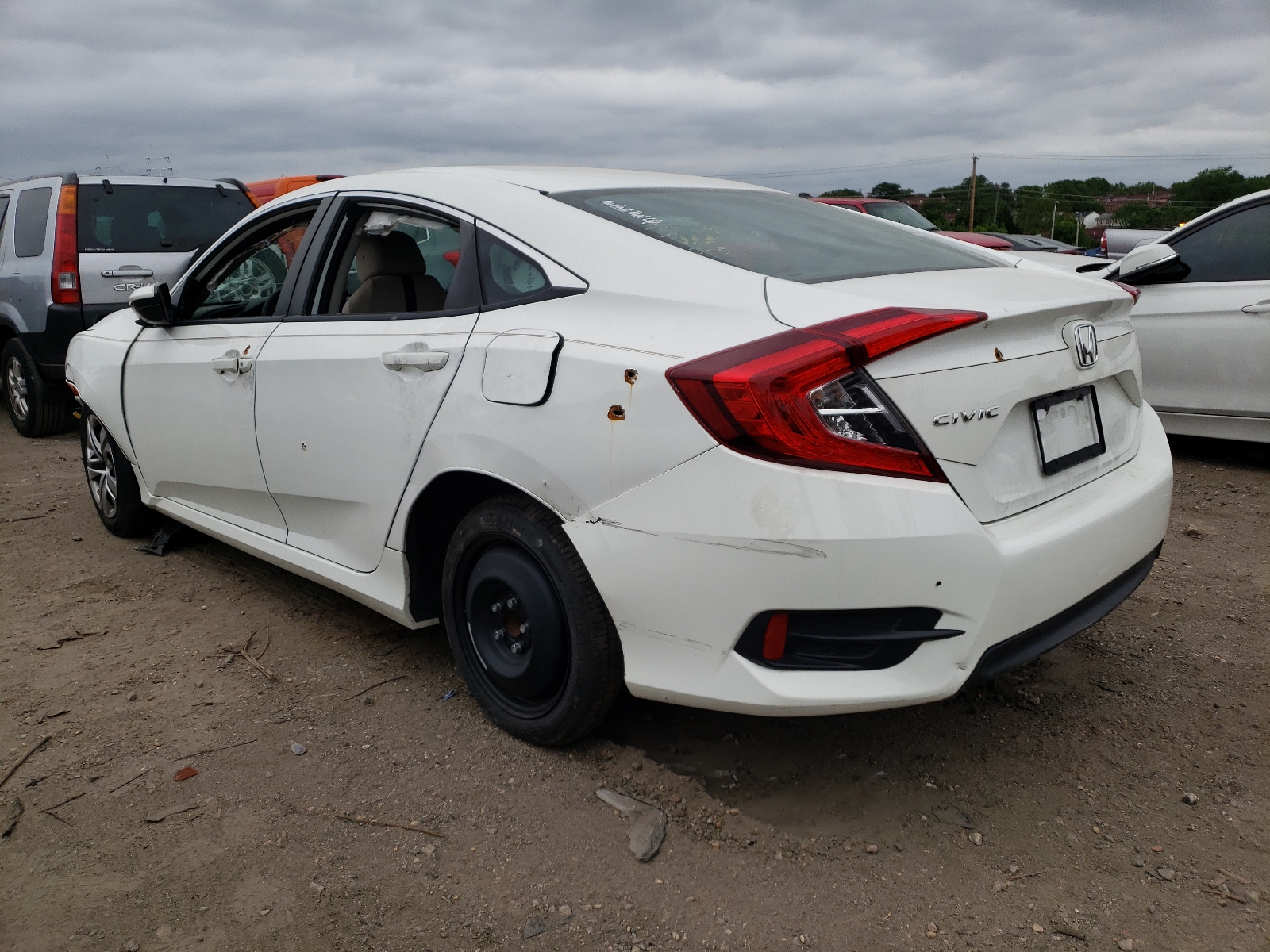 Photo 3 from auction – 2017 HONDA CIVIC LX with VIN 19XFC2F51HE205863
