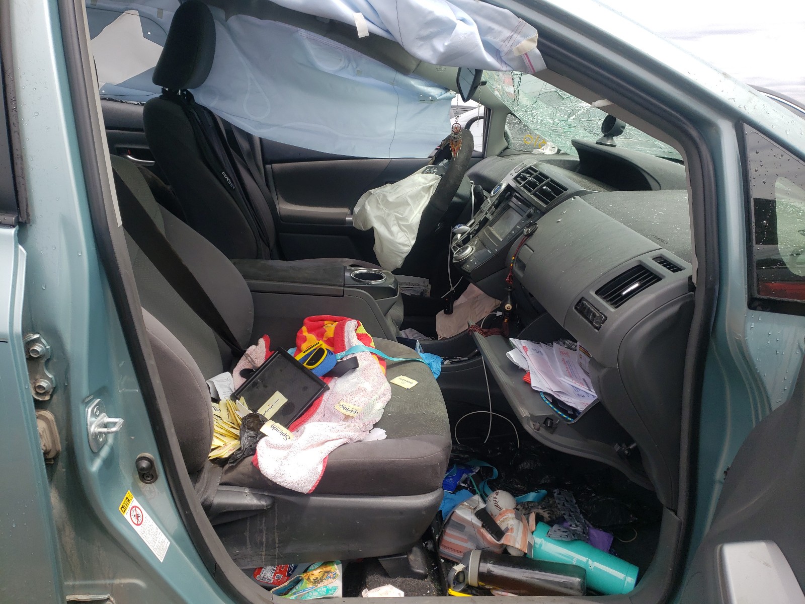Photo 5 from auction – 2014 TOYOTA PRIUS V with VIN JTDZN3EU9E3319733