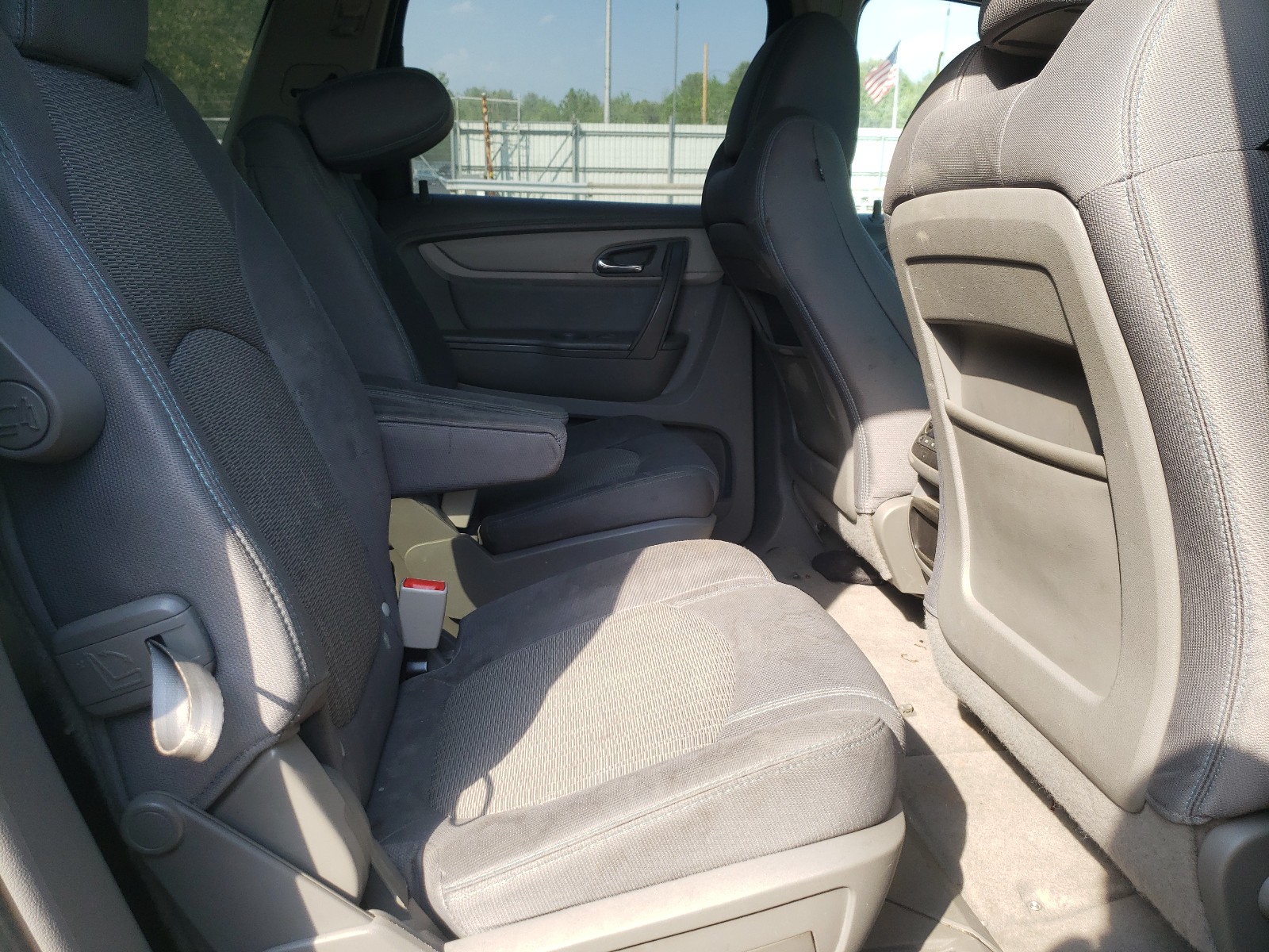 Photo 6 from auction – 2015 CHEVROLET TRAVERSE L with VIN 1GNKVHKD8FJ290345
