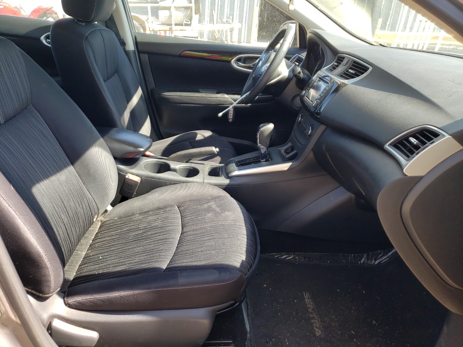Photo 5 from auction – 2016 NISSAN SENTRA S with VIN 3N1AB7AP6GL666749