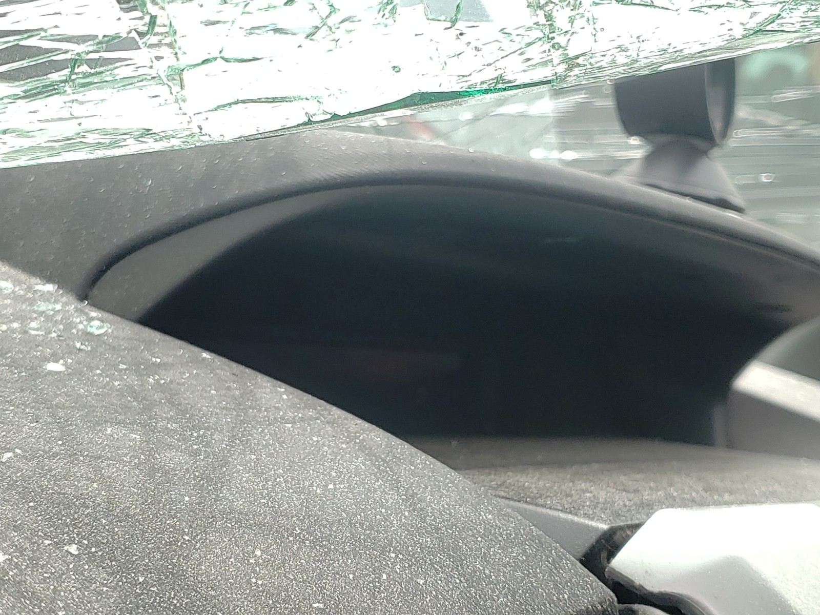 Photo 8 from auction – 2014 TOYOTA PRIUS V with VIN JTDZN3EU9E3319733