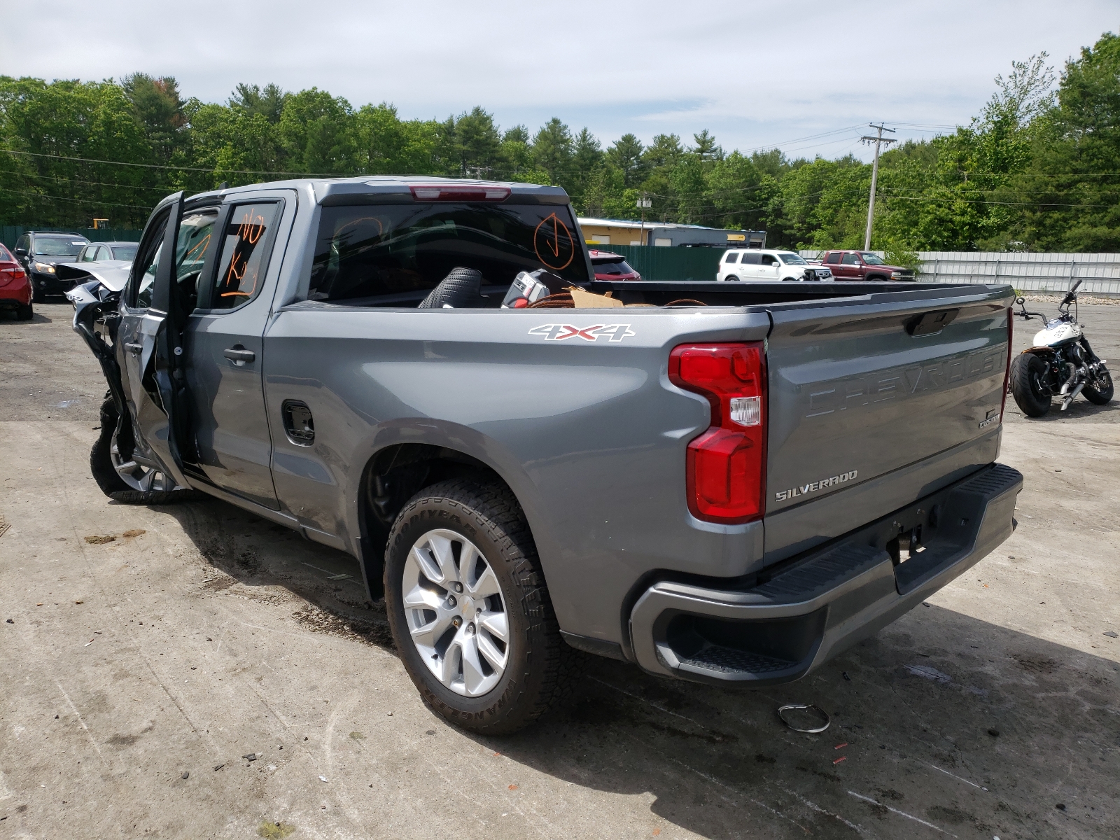 Photo 3 from auction – 2020 CHEVROLET SILVERADO with VIN 1GCRYBEK4LZ200904