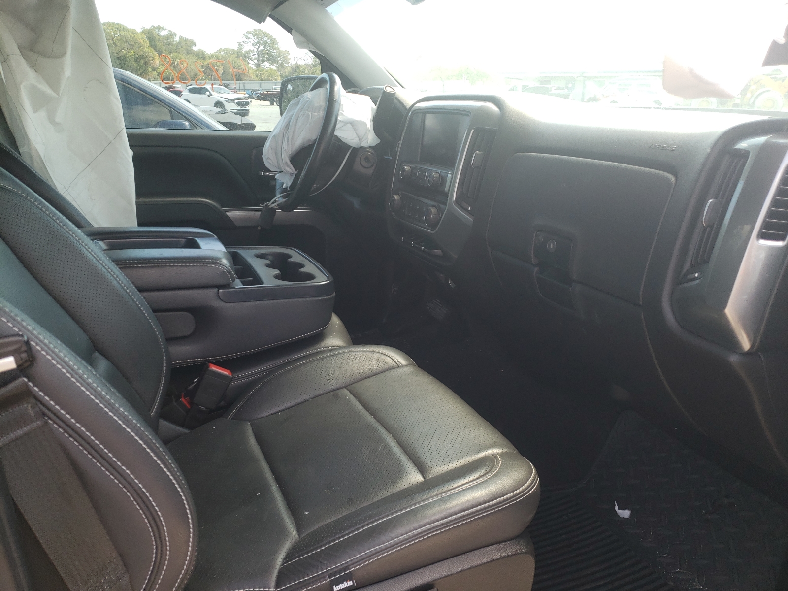 Photo 5 from auction – 2018 CHEVROLET SILVERADO with VIN 1GCRCREC6JZ168082