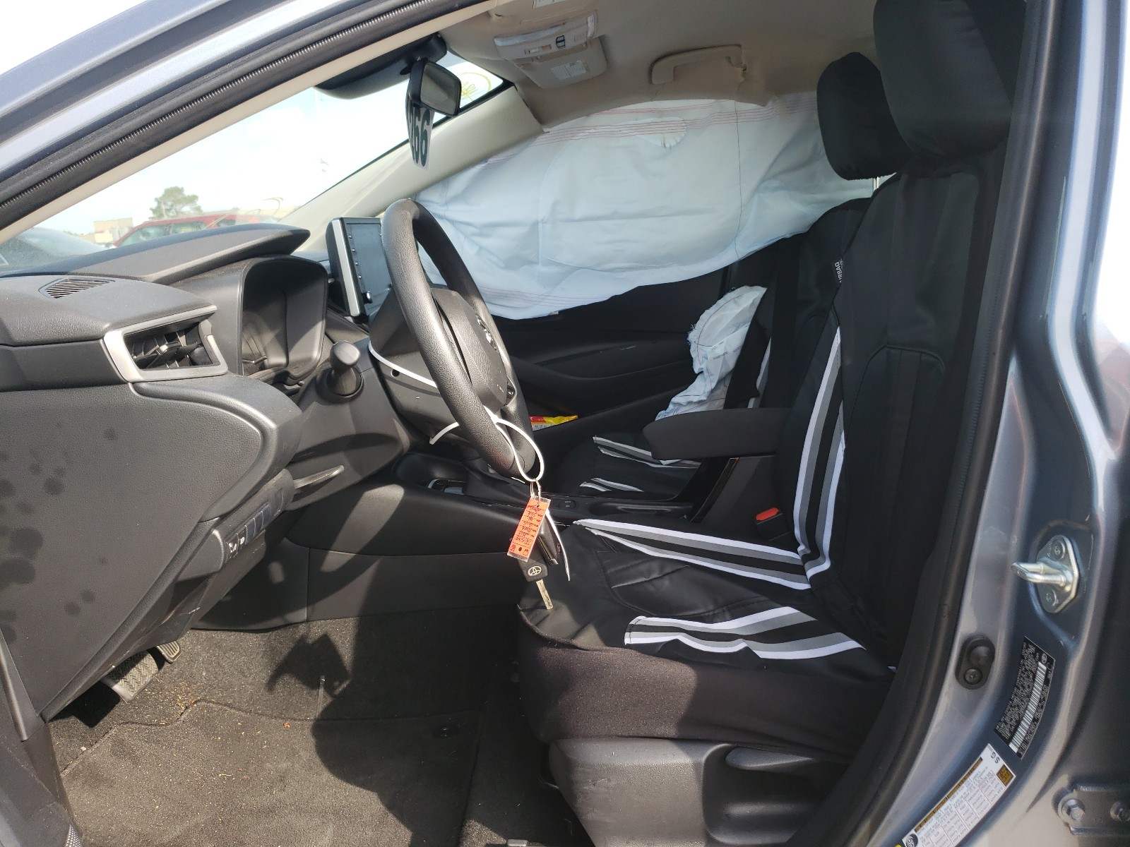 Photo 5 from auction – 2020 TOYOTA COROLLA LE with VIN JTDEPRAE2LJ104567