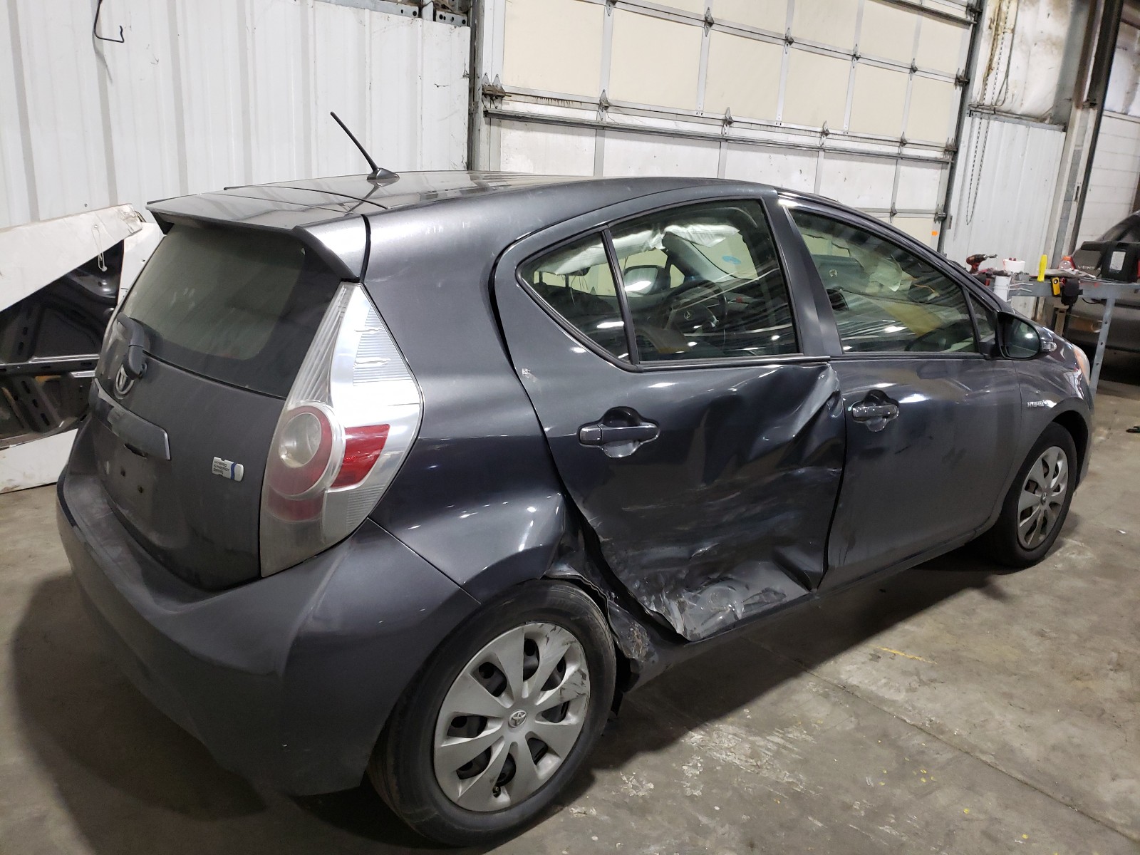 Photo 4 from auction – 2013 TOYOTA PRIUS C with VIN JTDKDTB38D1056791