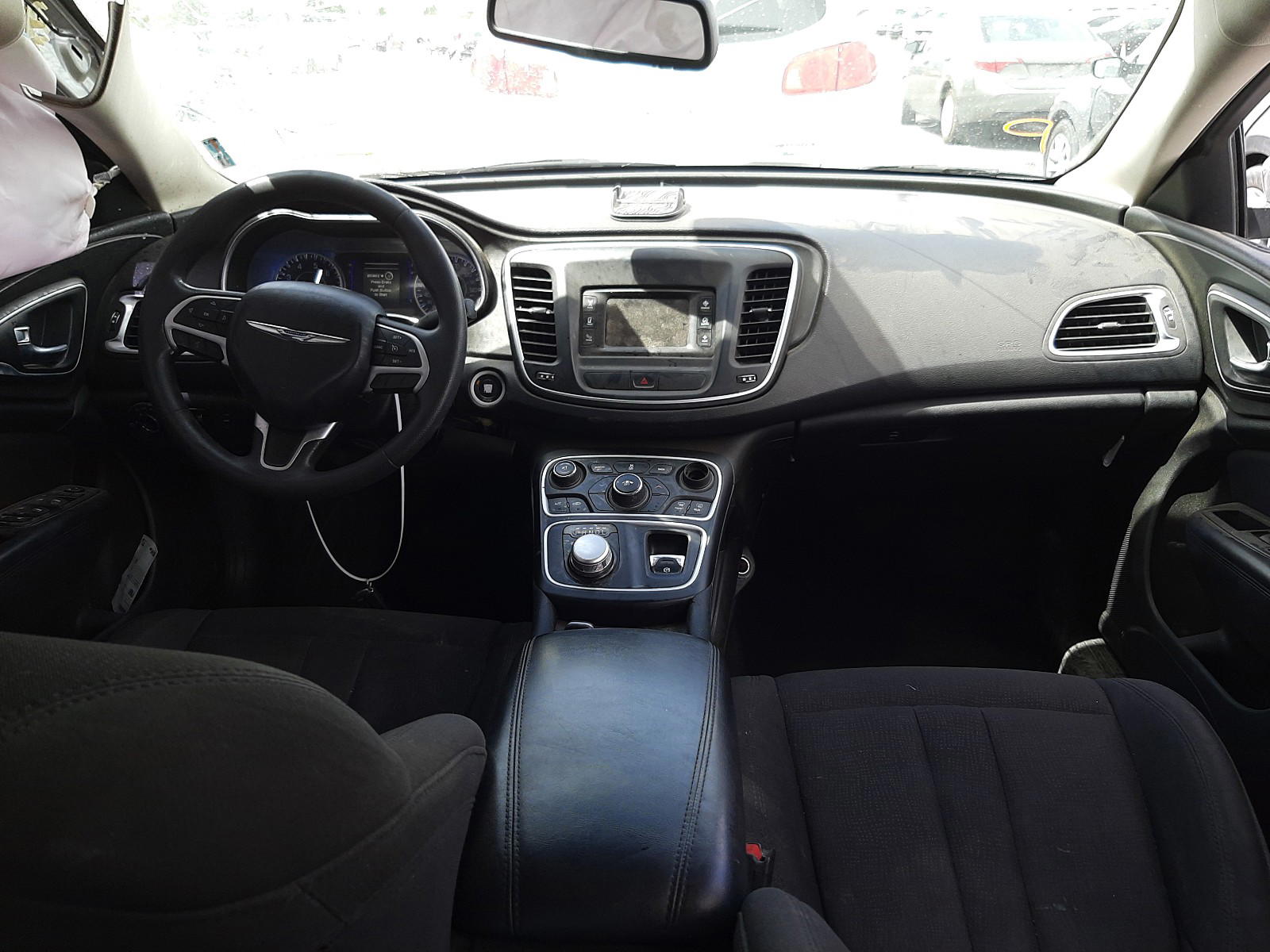 Photo 9 from auction – 2015 CHRYSLER 200 LIMITE with VIN 1C3CCCAB1FN537501