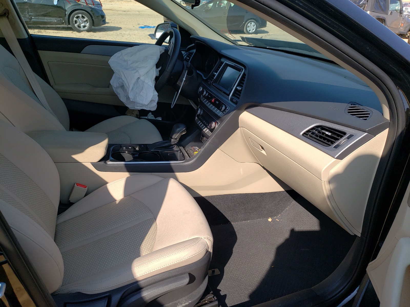 Photo 5 from auction – 2019 HYUNDAI SONATA LIM with VIN 5NPE34AF2KH782038