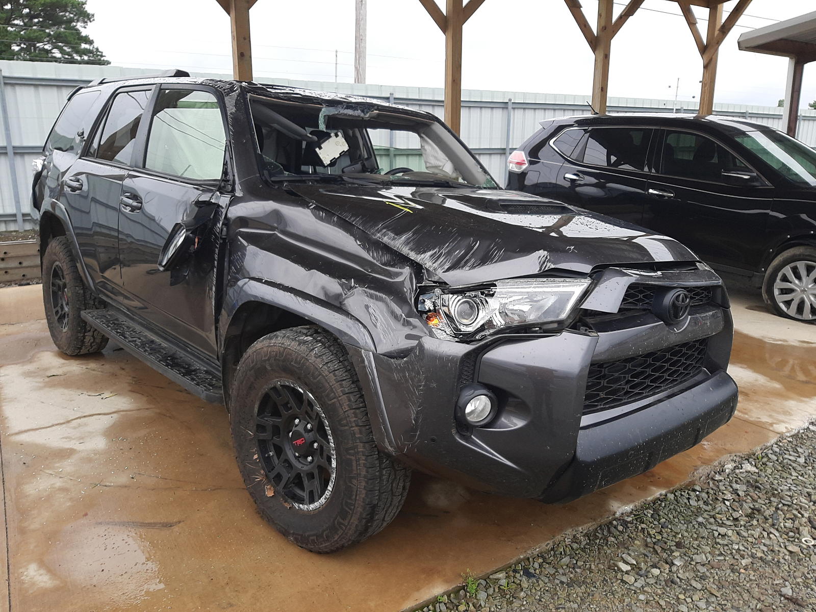 TOYOTA 4RUNNER SR 2018 with VIN JTEBU5JR6J5587697 - Photo from auction