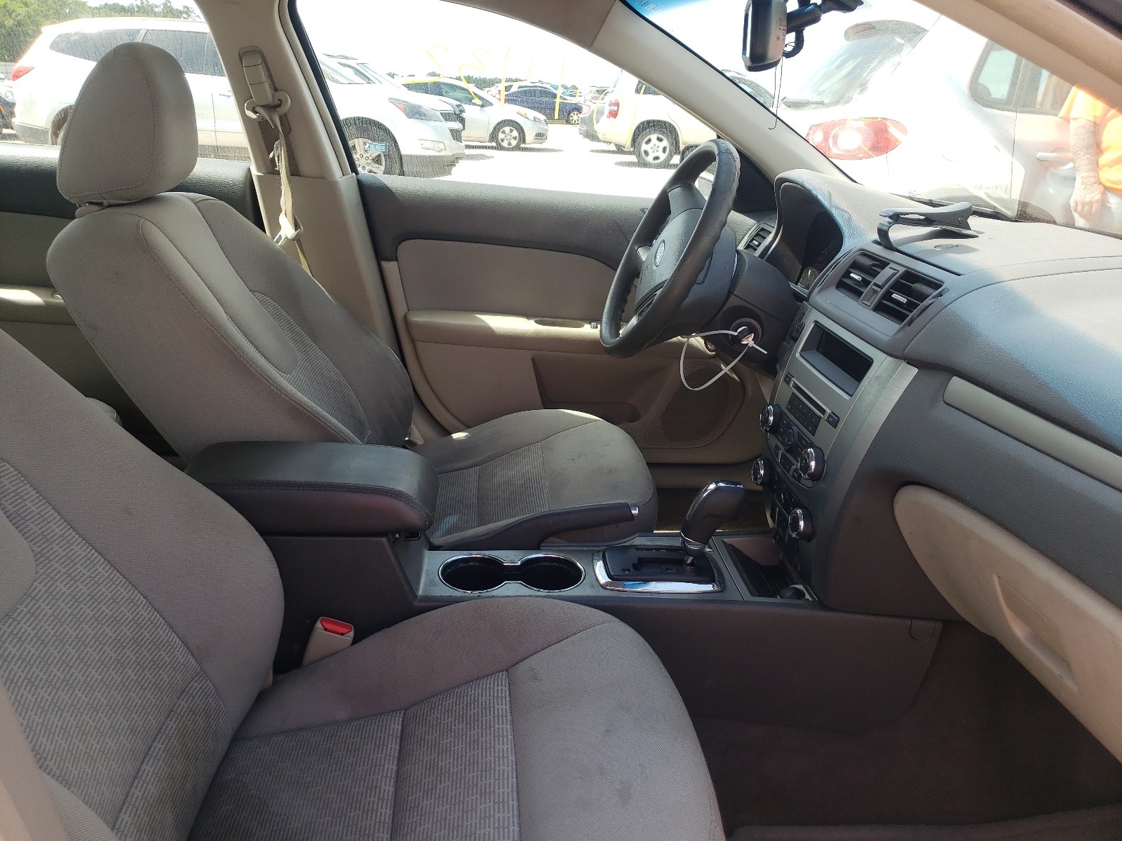 Photo 5 from auction – 2010 FORD FUSION SE with VIN 3FAHP0HG2AR138596