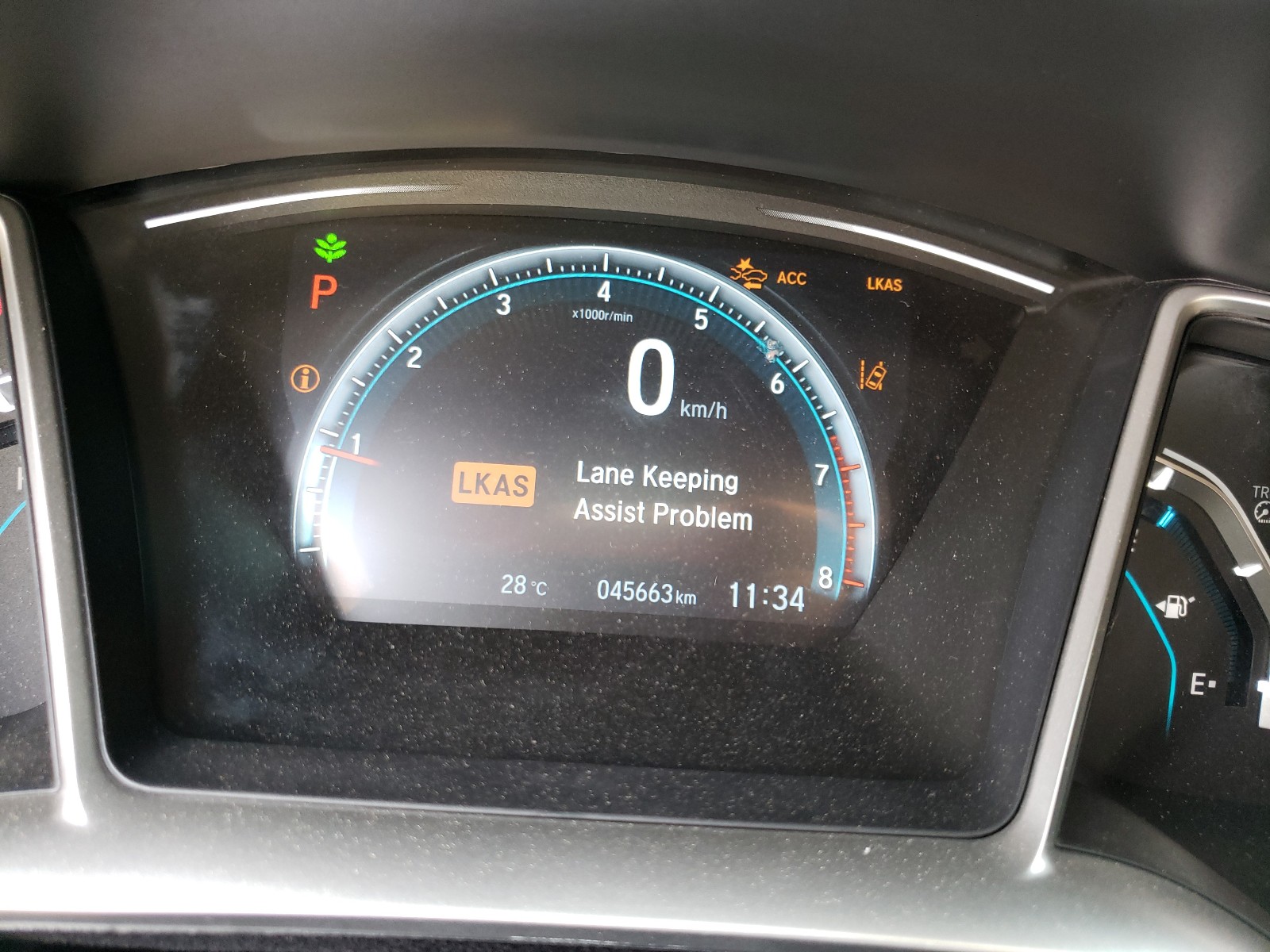 Photo 8 from auction – 2018 HONDA CIVIC EX with VIN 2HGFC2F88JH021218