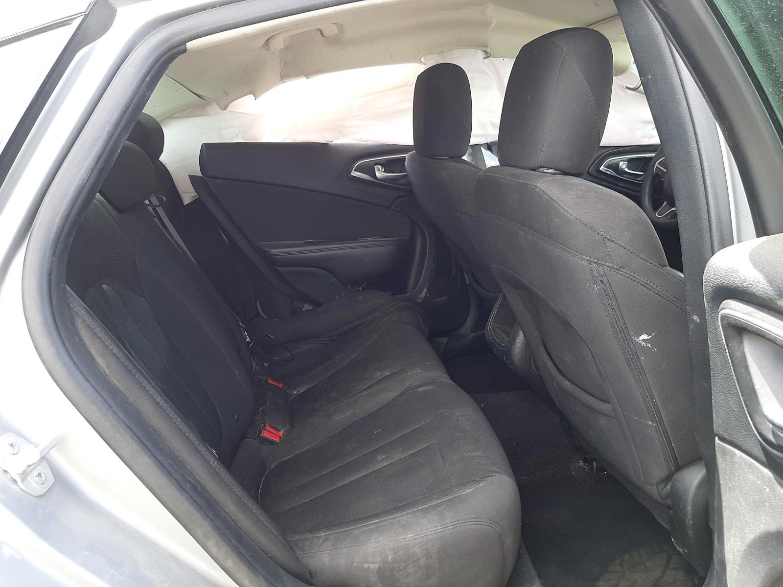 Photo 6 from auction – 2015 CHRYSLER 200 LIMITE with VIN 1C3CCCAB1FN537501