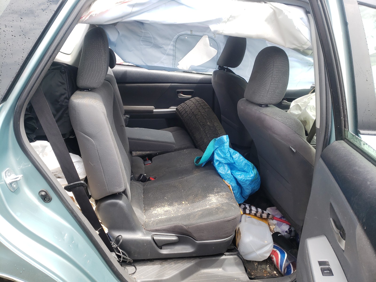 Photo 6 from auction – 2014 TOYOTA PRIUS V with VIN JTDZN3EU9E3319733