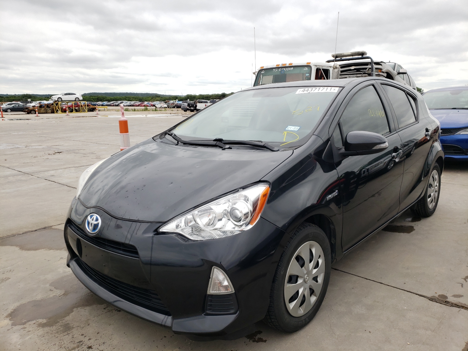 Photo 2 from auction – 2014 TOYOTA PRIUS C with VIN JTDKDTB35E1575217