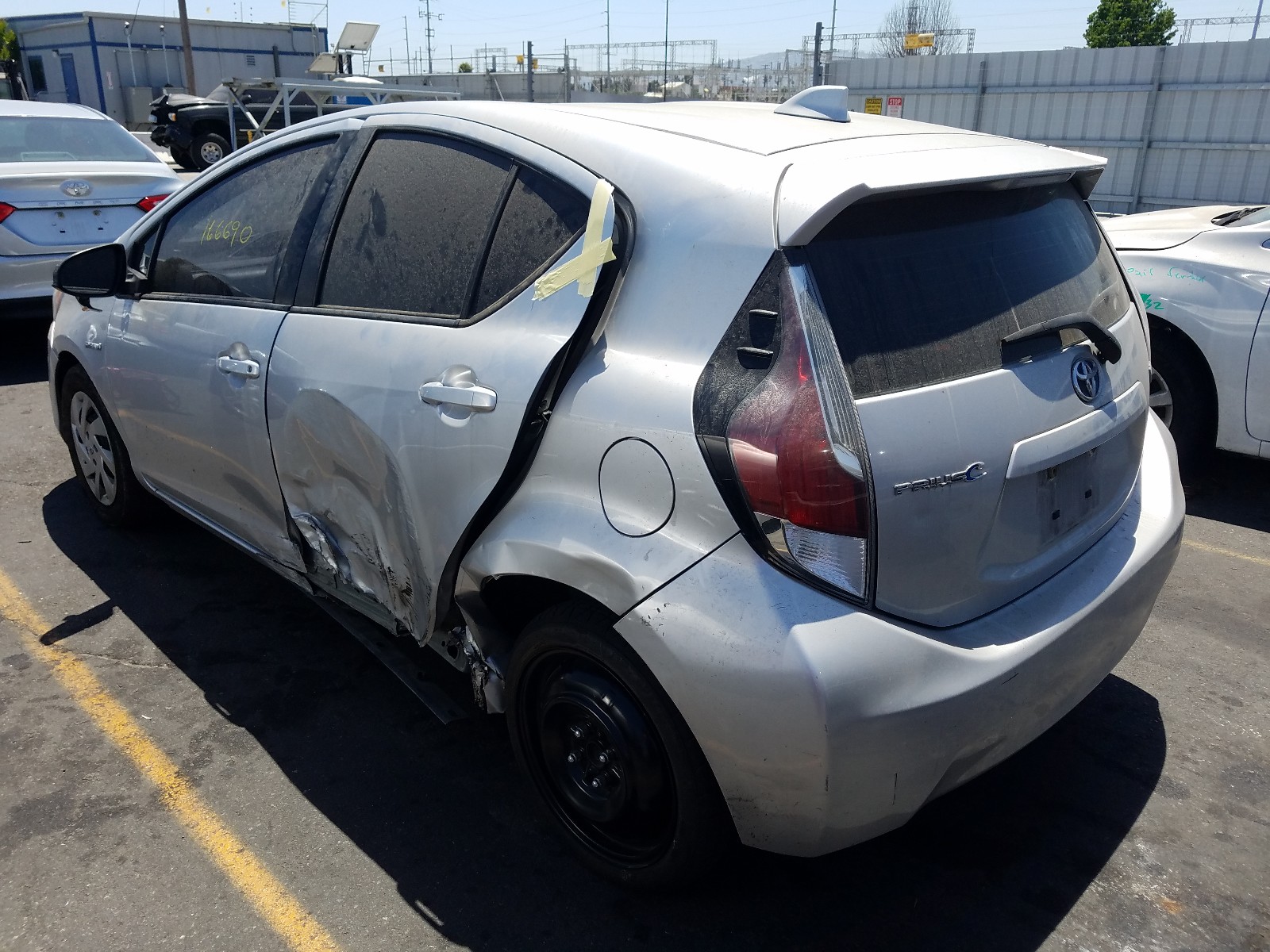 Photo 3 from auction – 2016 TOYOTA PRIUS C with VIN JTDKDTB37G1124387