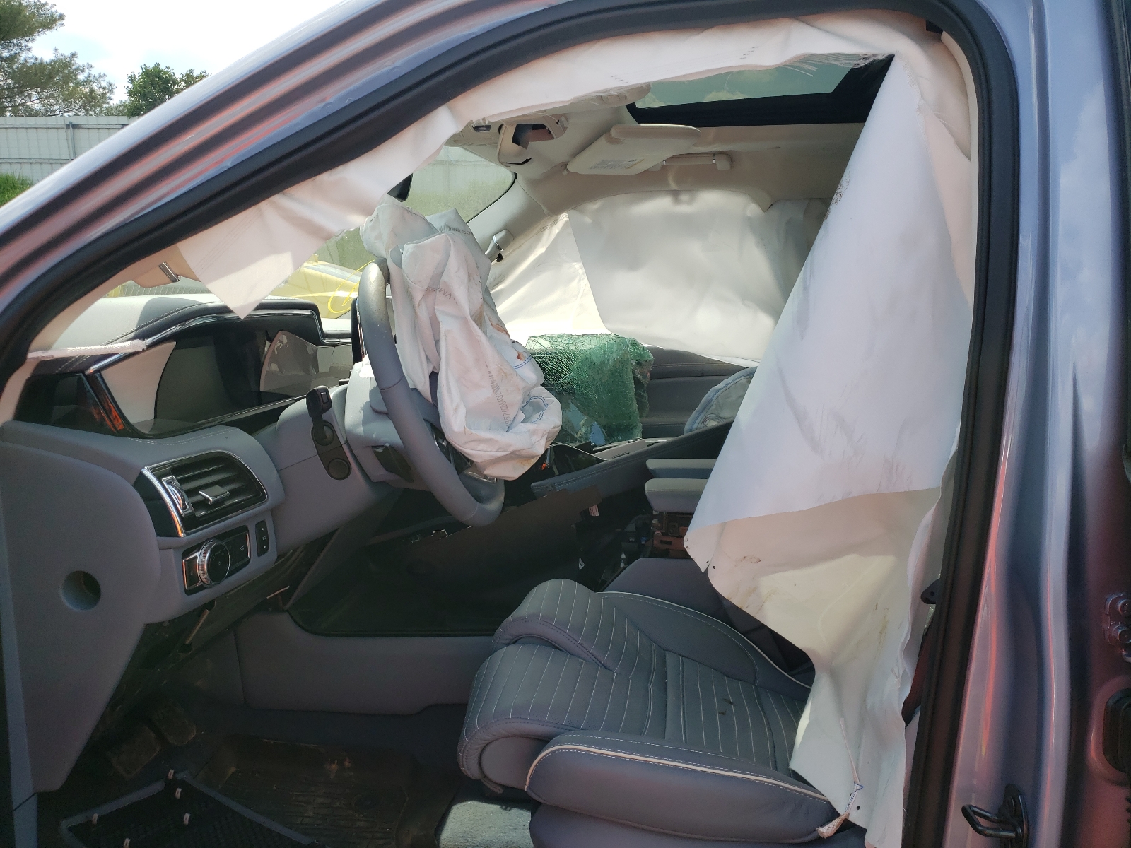 Photo 5 from auction – 2020 LINCOLN NAVIGATOR with VIN 5LMJJ2TT4LEL18254