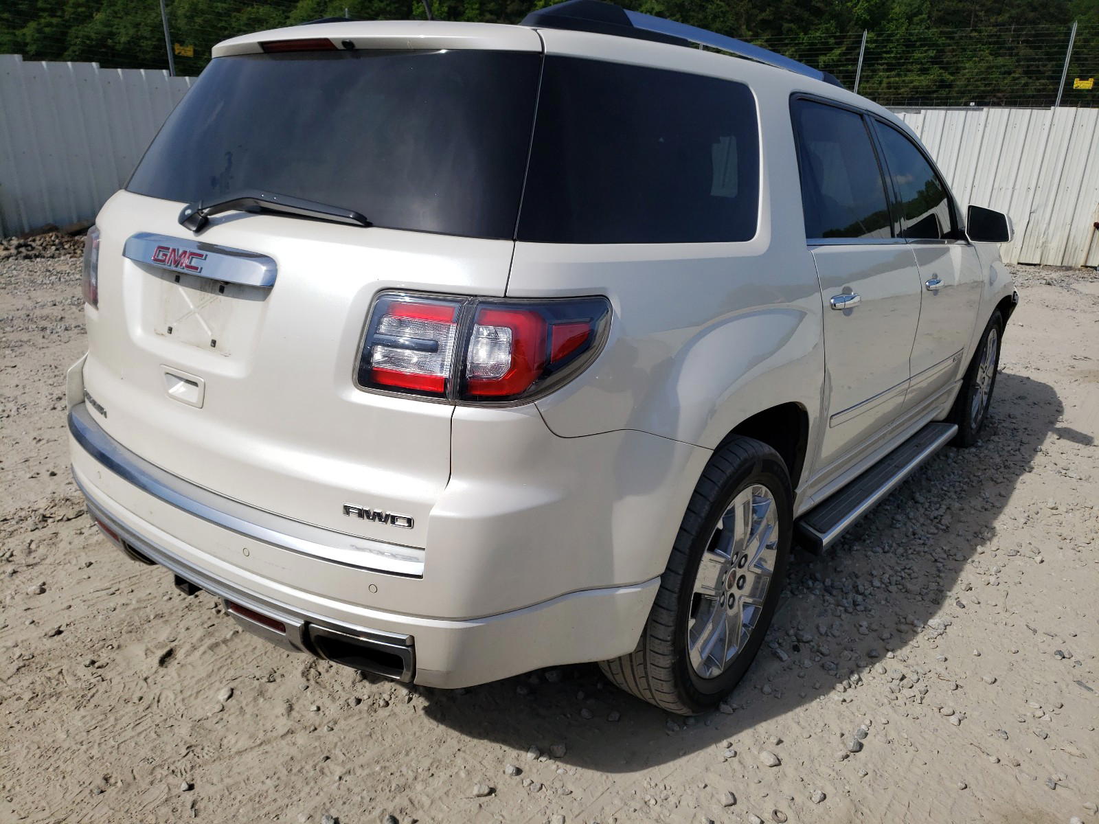 Photo 4 from auction – 2014 GMC ACADIA DEN with VIN 1GKKVTKD0EJ287549
