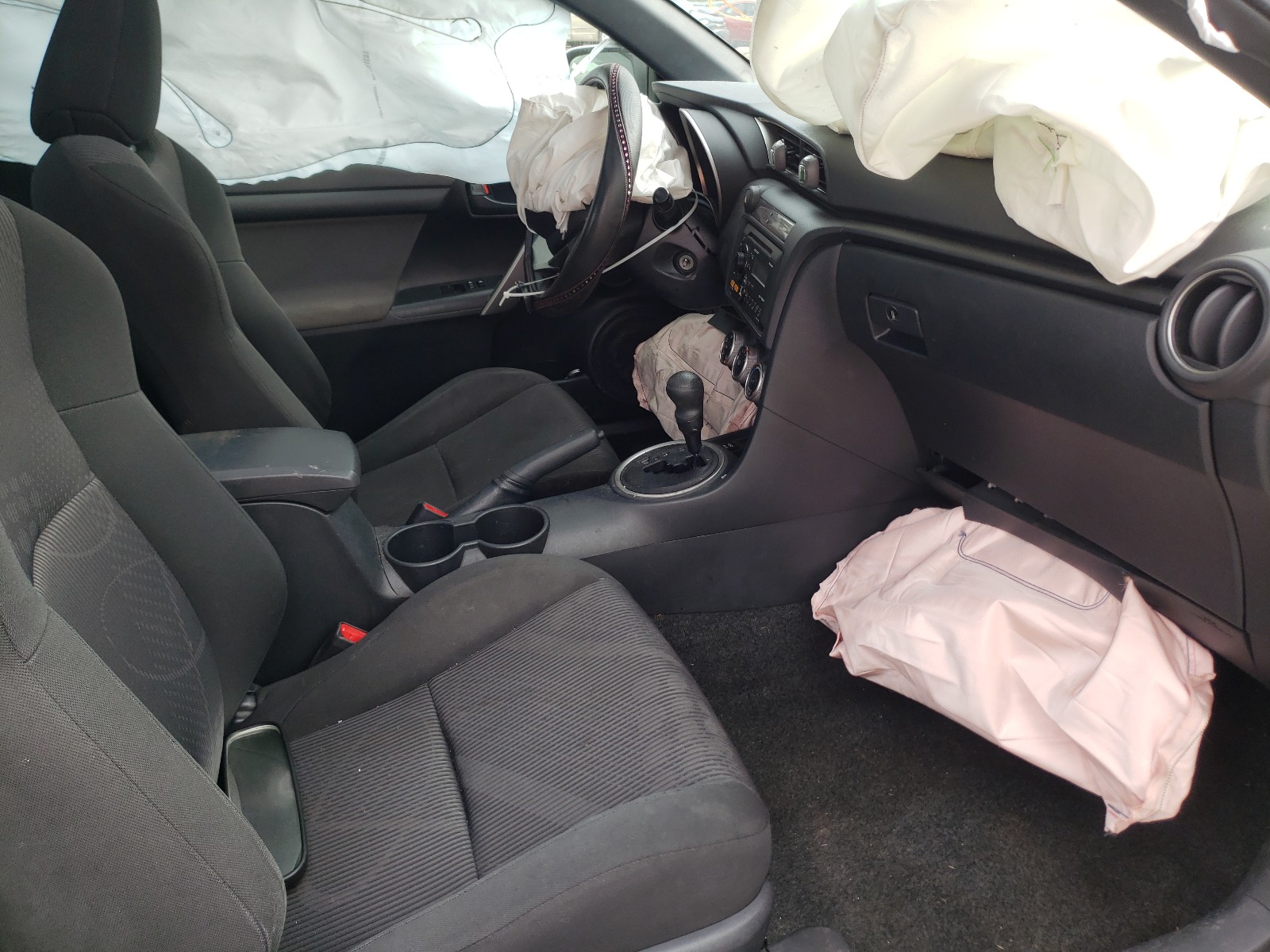Photo 5 from auction – 2013 TOYOTA SCION TC with VIN JTKJF5C74D3045903