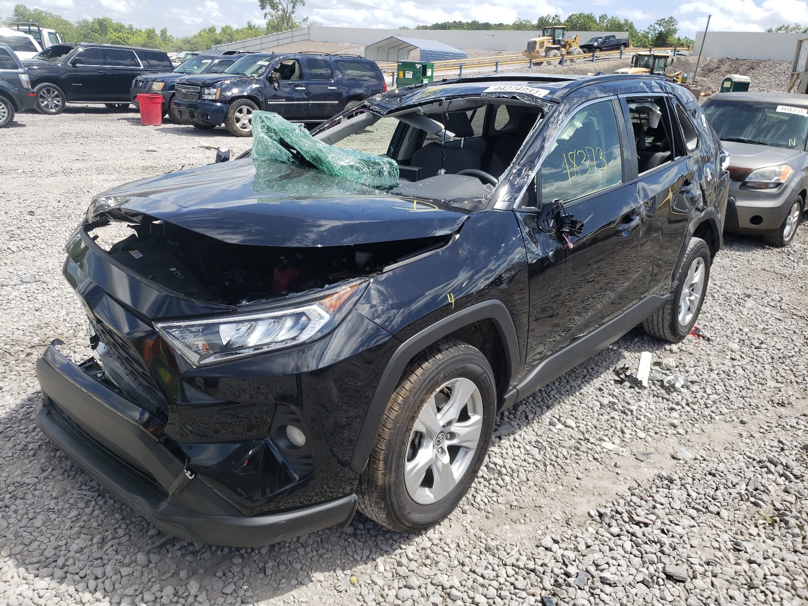 Photo 2 from auction – 2020 TOYOTA RAV4 XLE with VIN JTMW1RFV9LD518801