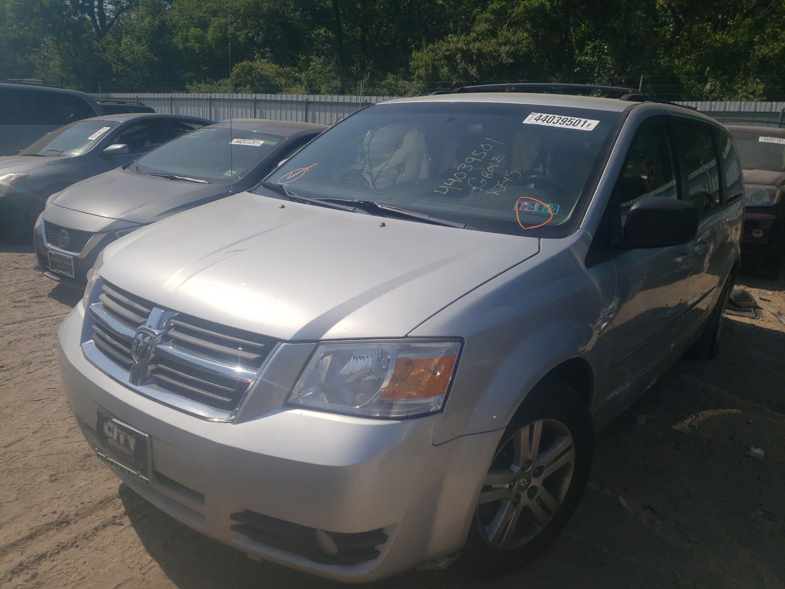 Photo 2 from auction – 2010 DODGE GRAND CARA with VIN 2D4RN6DXXAR403433