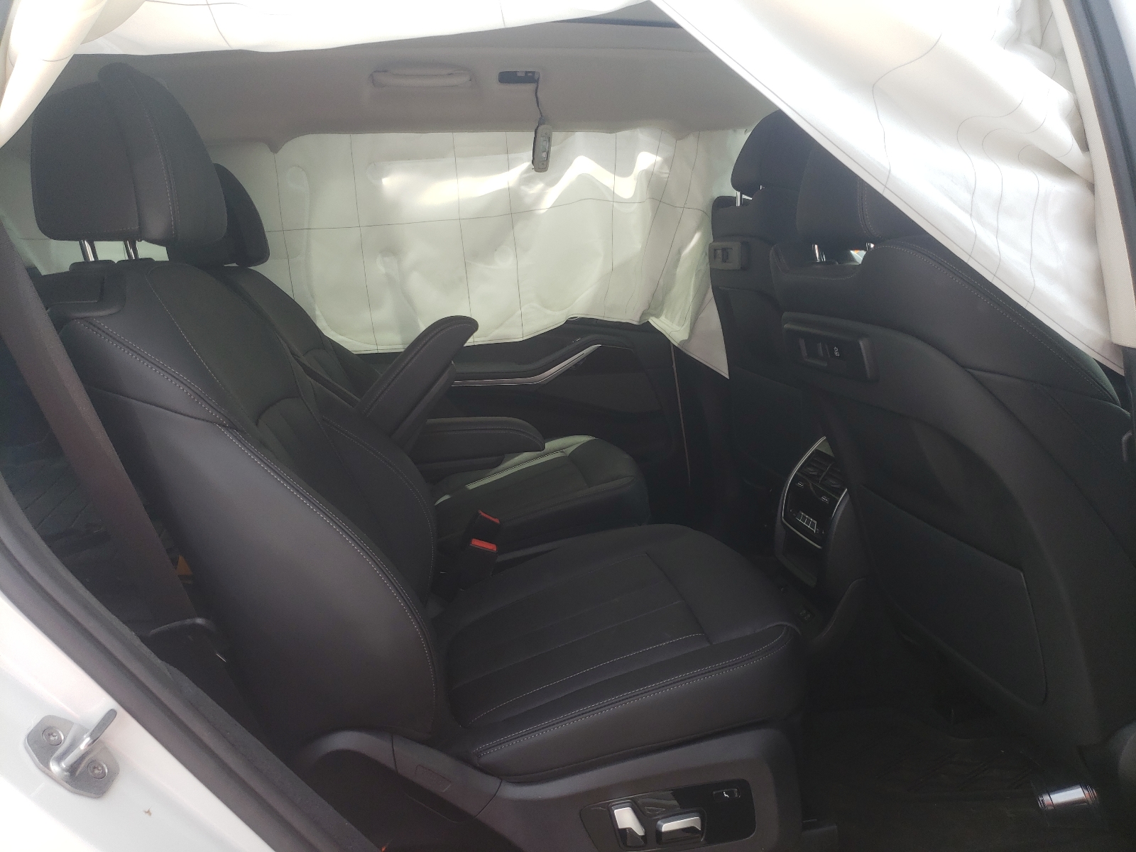 Photo 6 from auction – 2020 BMW X7 XDRIVE4 with VIN 5UXCW2C00L9B59041