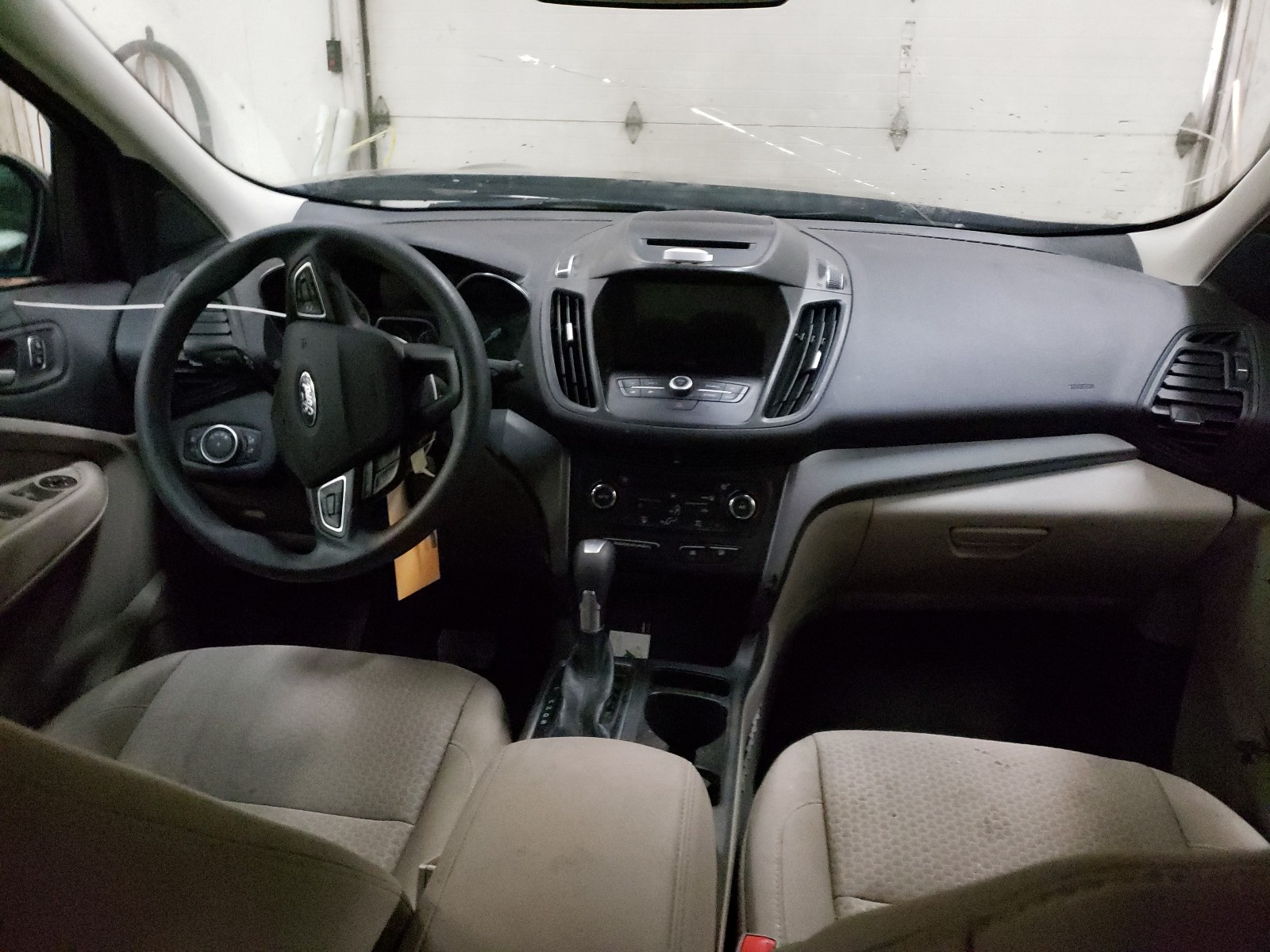 Photo 9 from auction – 2017 FORD ESCAPE SE with VIN 1FMCU9GD6HUD22060