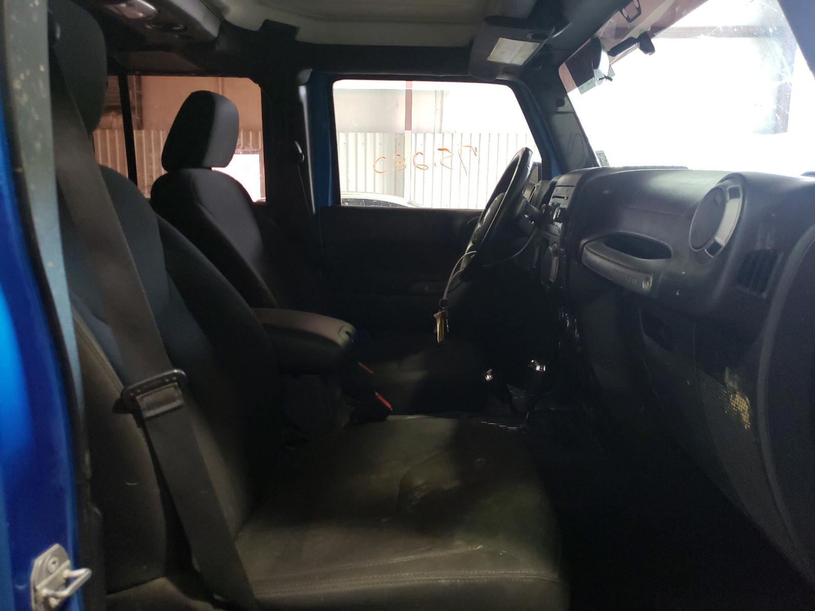 Photo 5 from auction – 2016 JEEP WRANGLER U with VIN 1C4BJWDG4GL146975