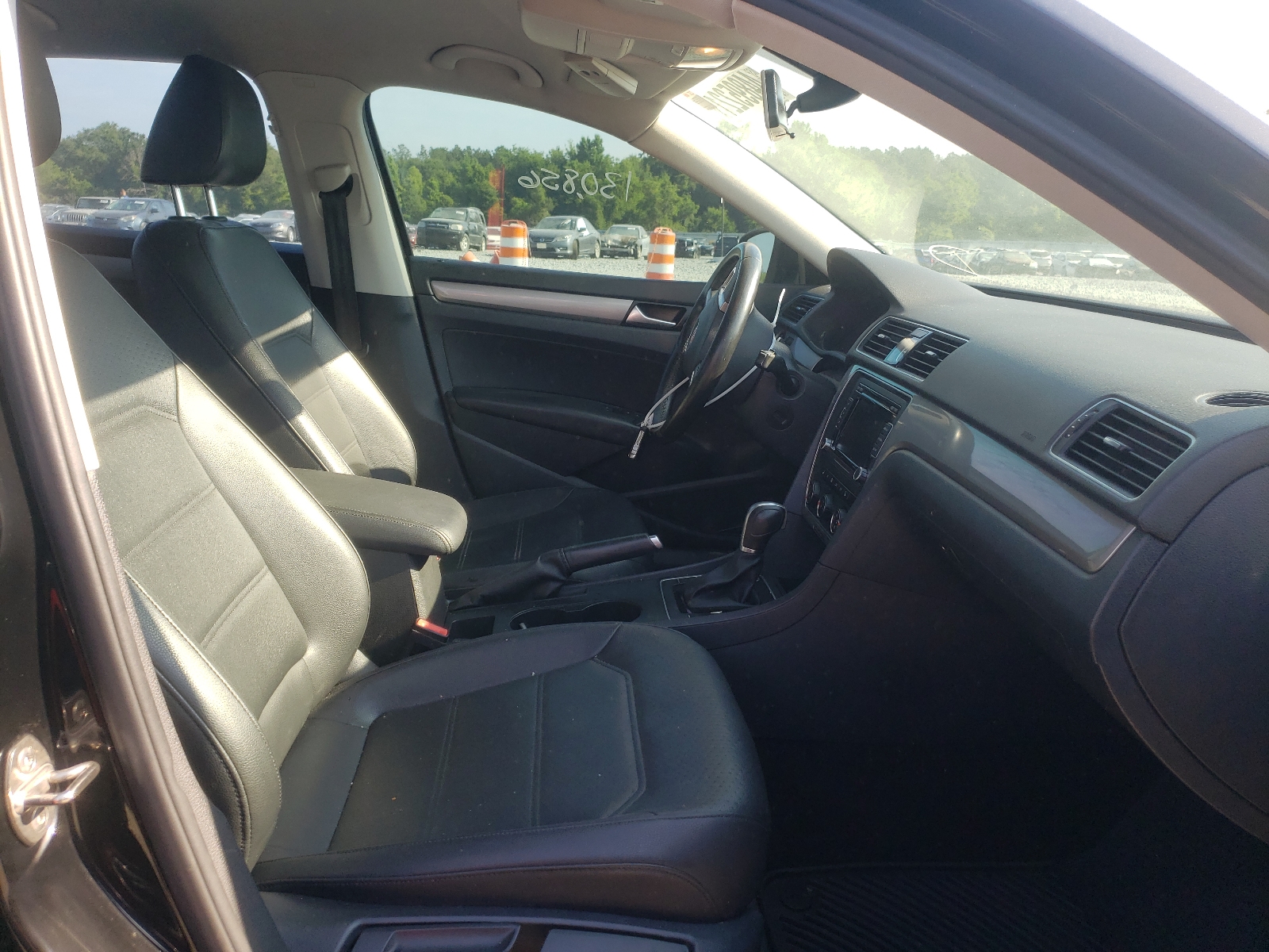 Photo 5 from auction – 2015 VOLKSWAGEN PASSAT S with VIN 1VWAS7A33FC117866