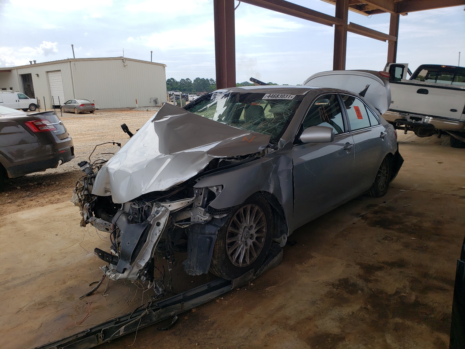 Photo 2 from auction – 2007 TOYOTA CAMRY LE with VIN 4T1BK46KX7U048428