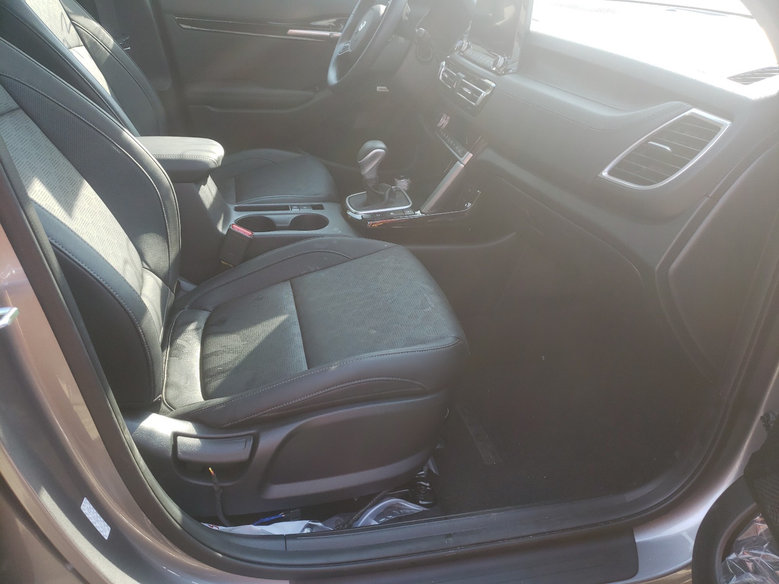 Photo 5 from auction – 2021 KIA SELTOS SX with VIN KNDETCA23M7156366