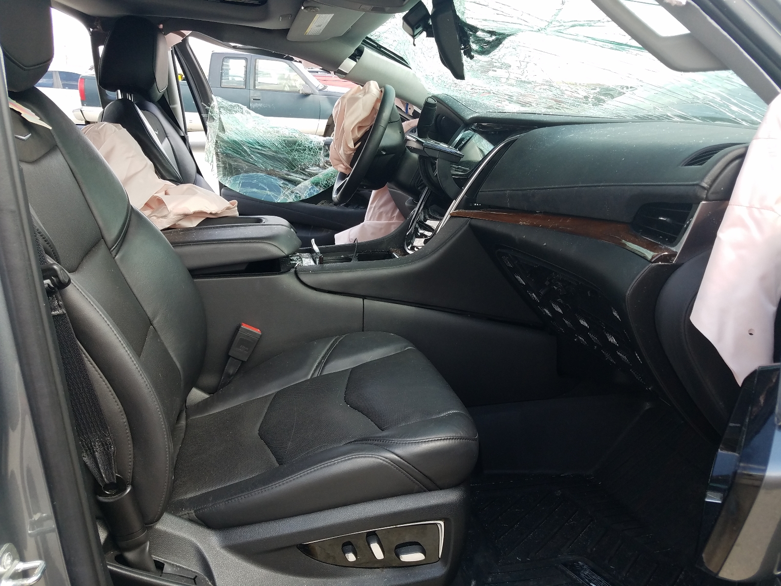 Photo 5 from auction – 2020 CADILLAC ESCALADE E with VIN 1GYS3HKJXLR160532