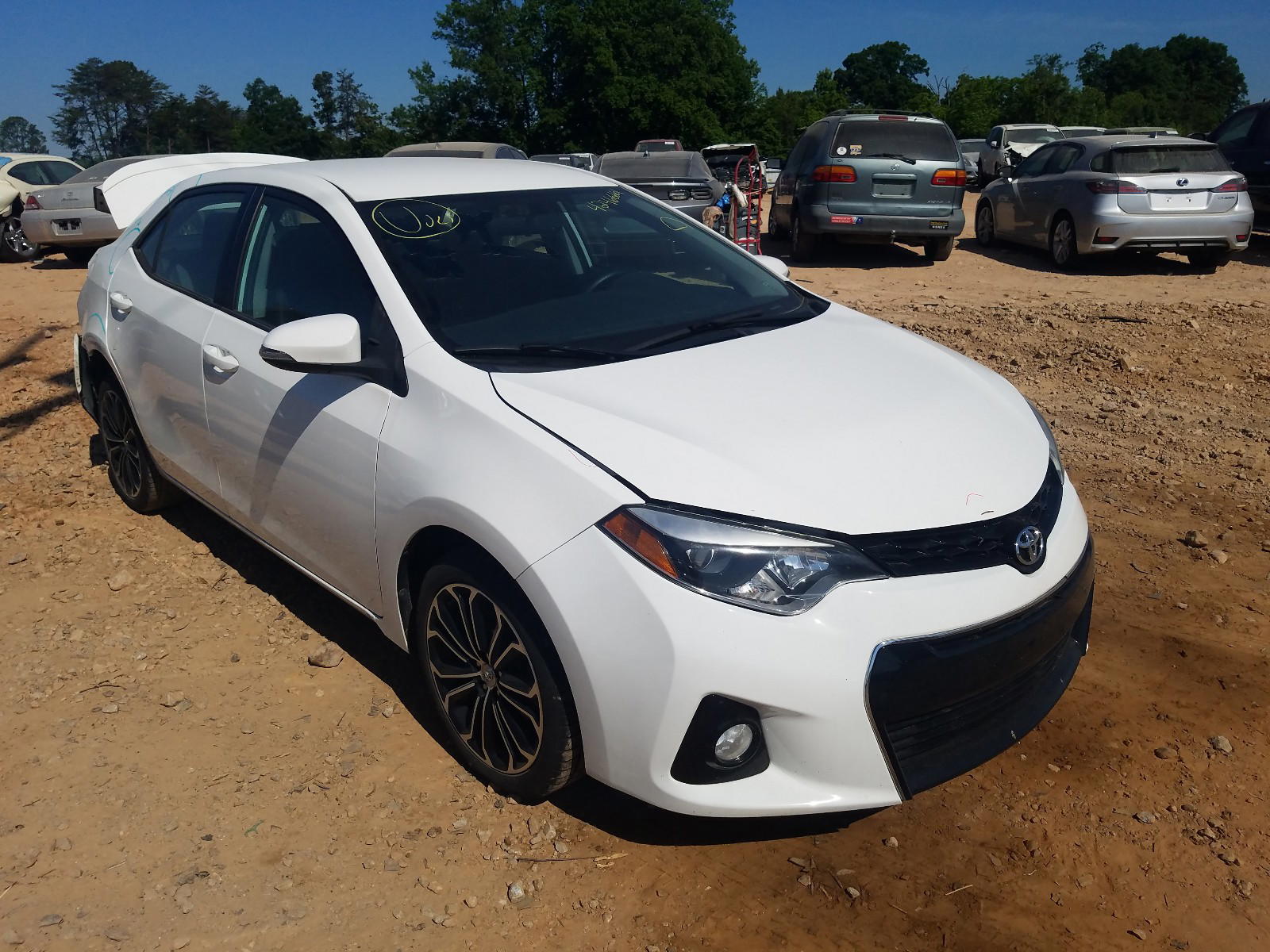 TOYOTA COROLLA L 2016 with VIN 5YFBURHE0GP387568 - Photo from auction