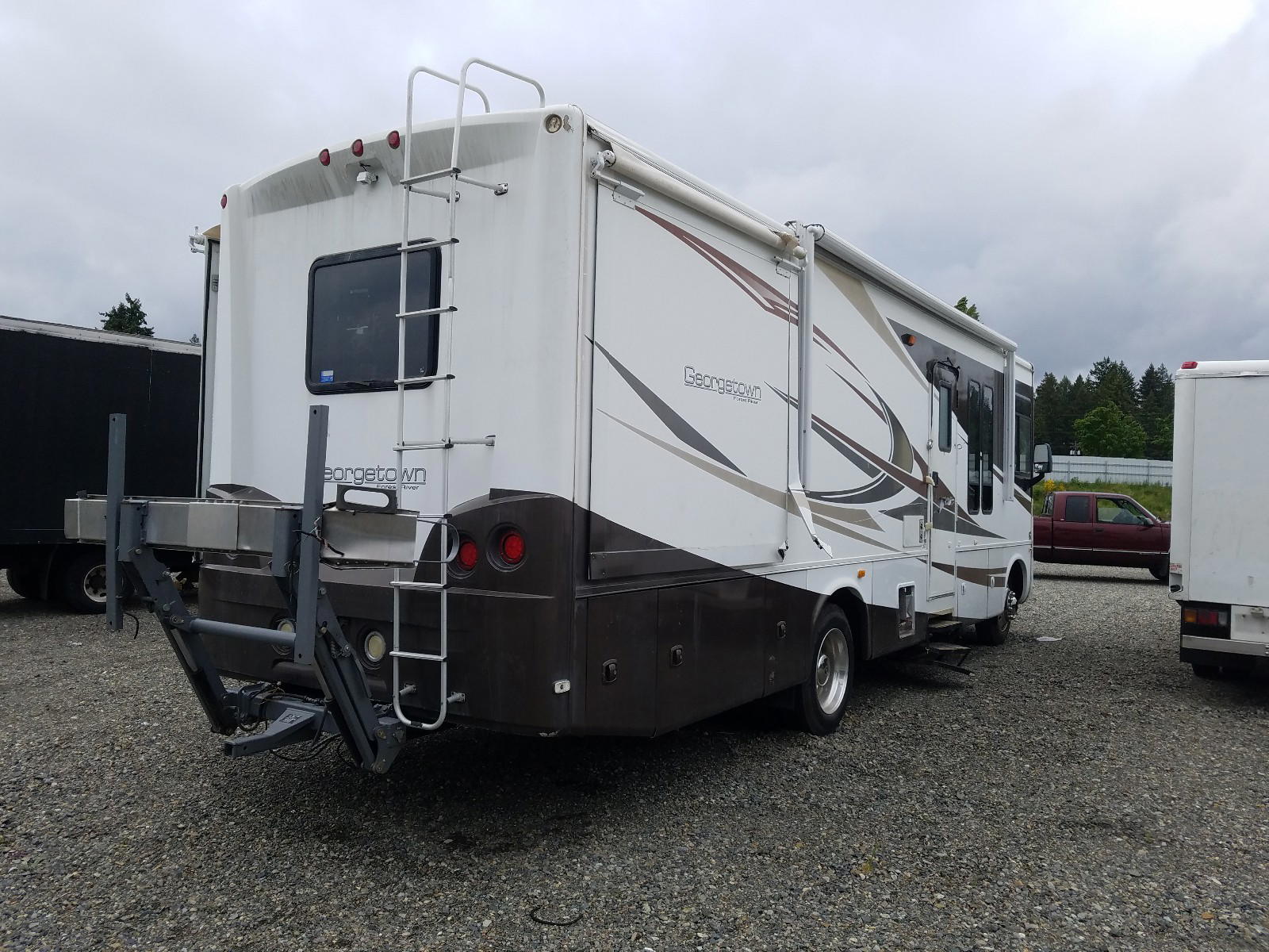 Photo 4 from auction – 2011 FORD F53 with VIN 1F66F5DY3B0A06323