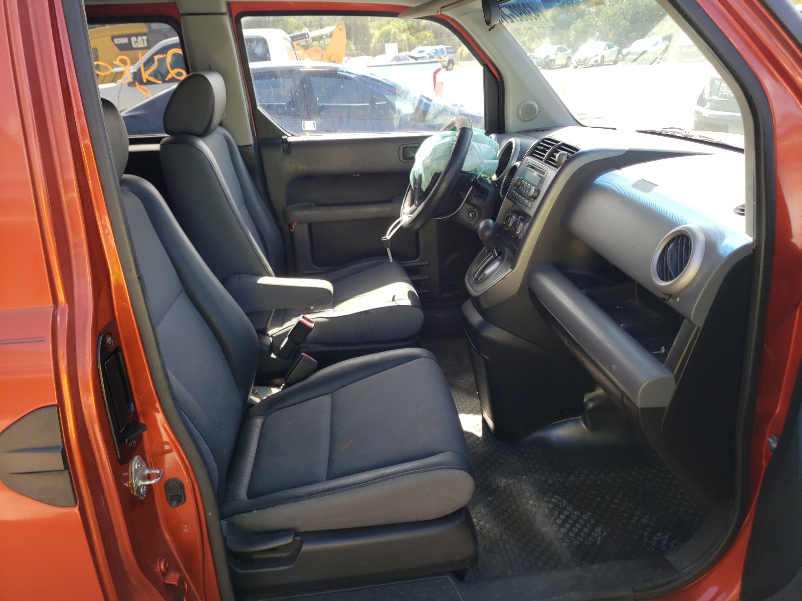 Photo 5 from auction – 2004 HONDA ELEMENT EX with VIN 5J6YH18584L011120