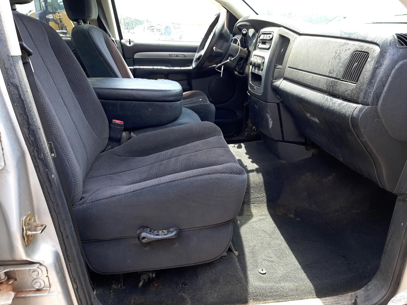 Photo 5 from auction – 2005 DODGE RAM 1500 S with VIN 1D7HA18D65J634739