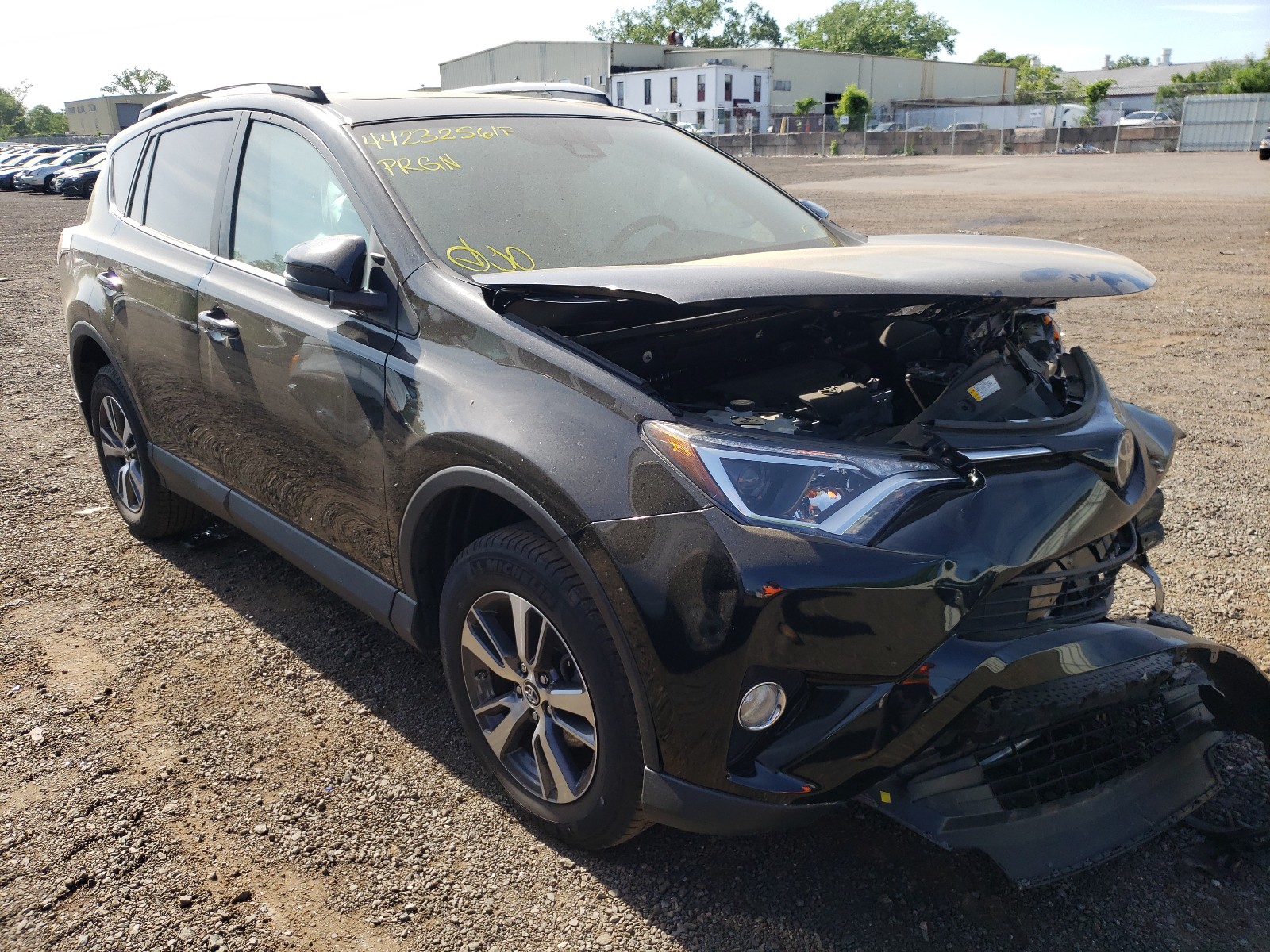 Photo 1 from auction – 2017 TOYOTA RAV4 XLE with VIN 2T3RFREV2HW612268