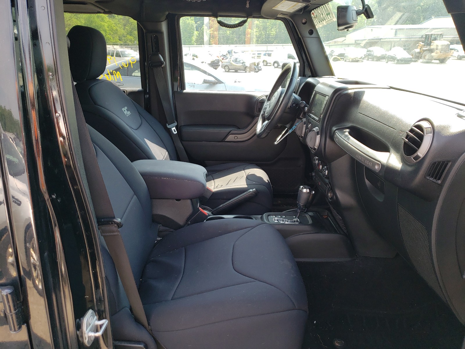 Photo 5 from auction – 2015 JEEP WRANGLER U with VIN 1C4BJWDG8FL674338