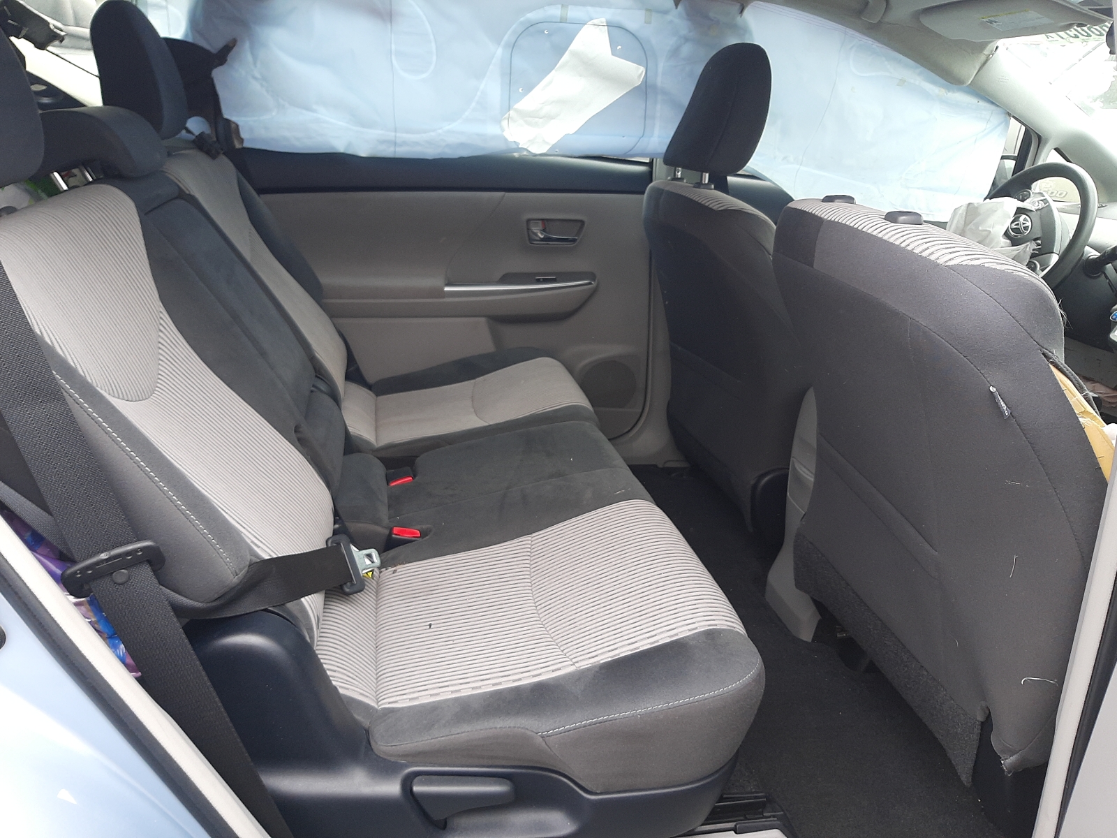 Photo 6 from auction – 2015 TOYOTA PRIUS V with VIN JTDZN3EU9FJ023408