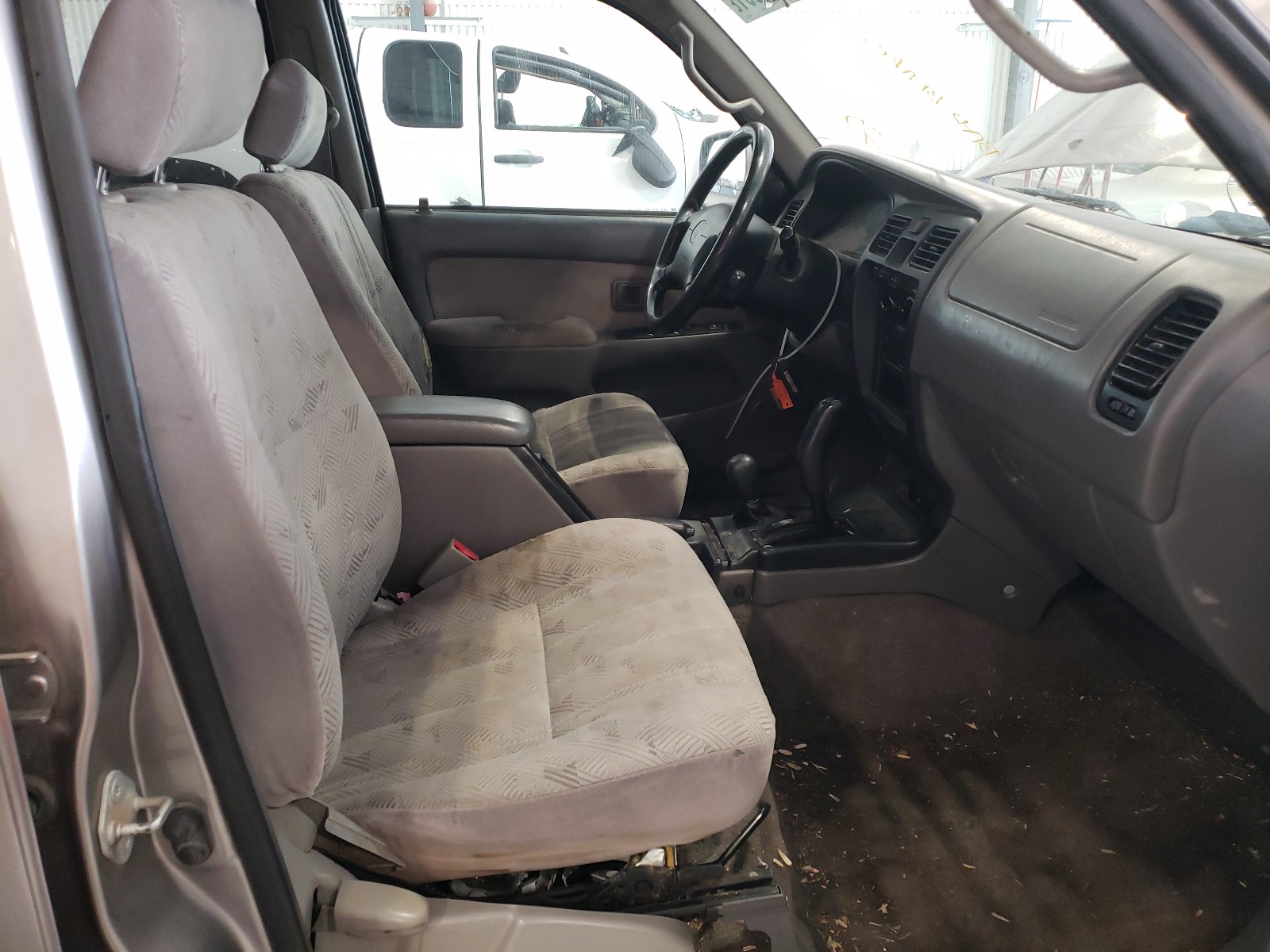 Photo 5 from auction – 2001 TOYOTA 4RUNNER SR with VIN JT3HN86R010339792
