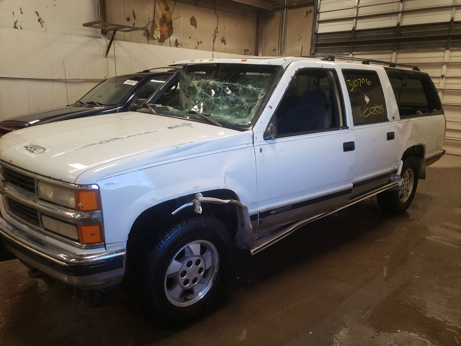 Photo 9 from auction – 1995 CHEVROLET SUBURBAN K with VIN 3GNFK16K8SG117737
