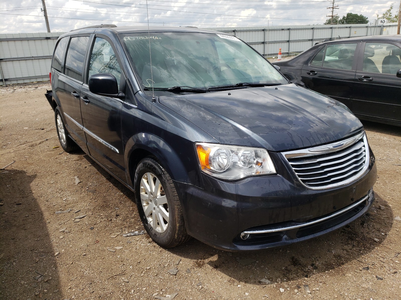 Photo 1 from auction – 2014 CHRYSLER TOWN & COU with VIN 2C4RC1BG9ER434302