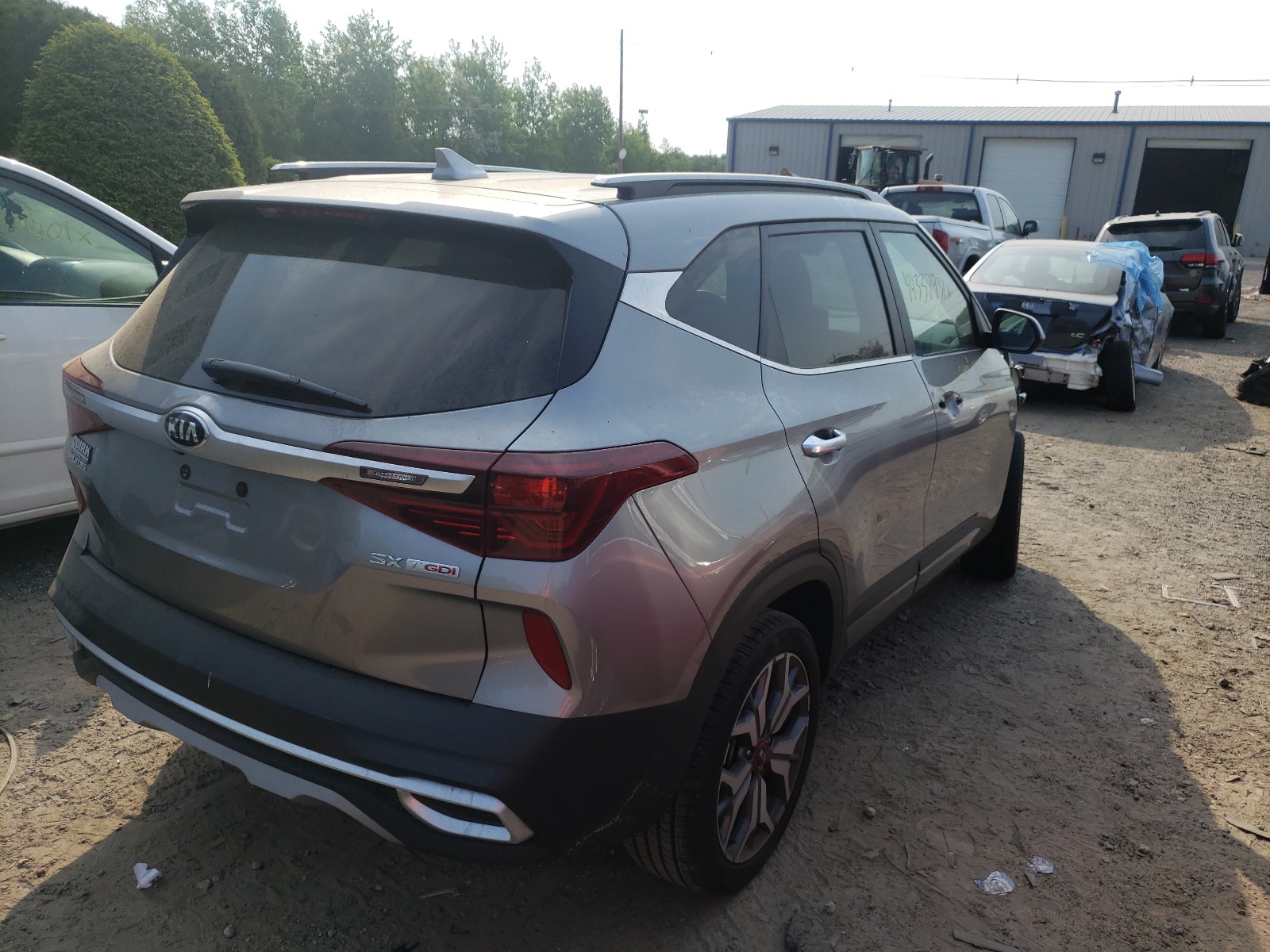Photo 4 from auction – 2021 KIA SELTOS SX with VIN KNDETCA23M7156366