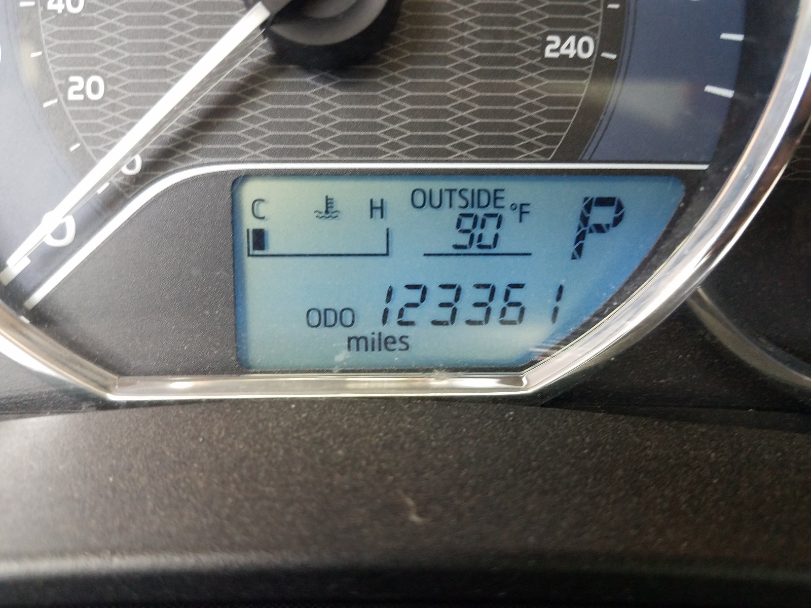 Photo 8 from auction – 2015 TOYOTA COROLLA L with VIN 5YFBURHE4FP357648