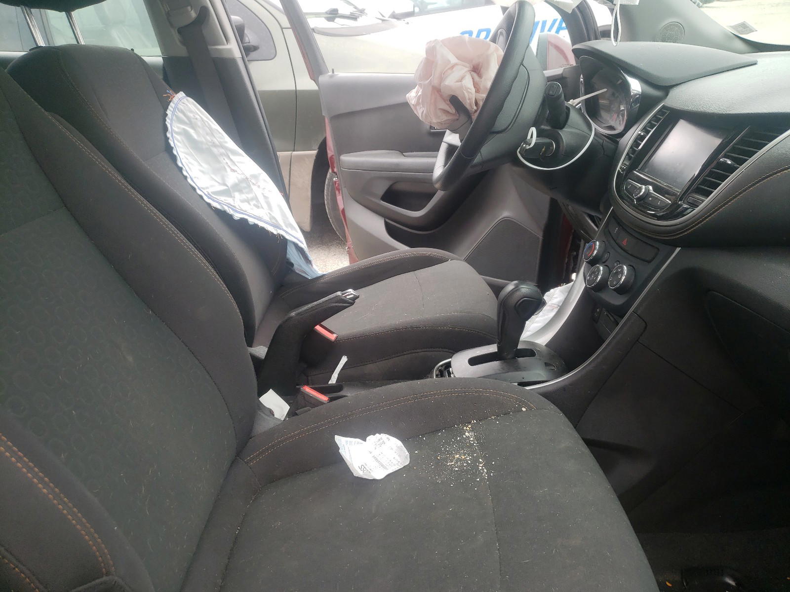 Photo 5 from auction – 2017 CHEVROLET TRAX LS with VIN 3GNCJKSB6HL199095