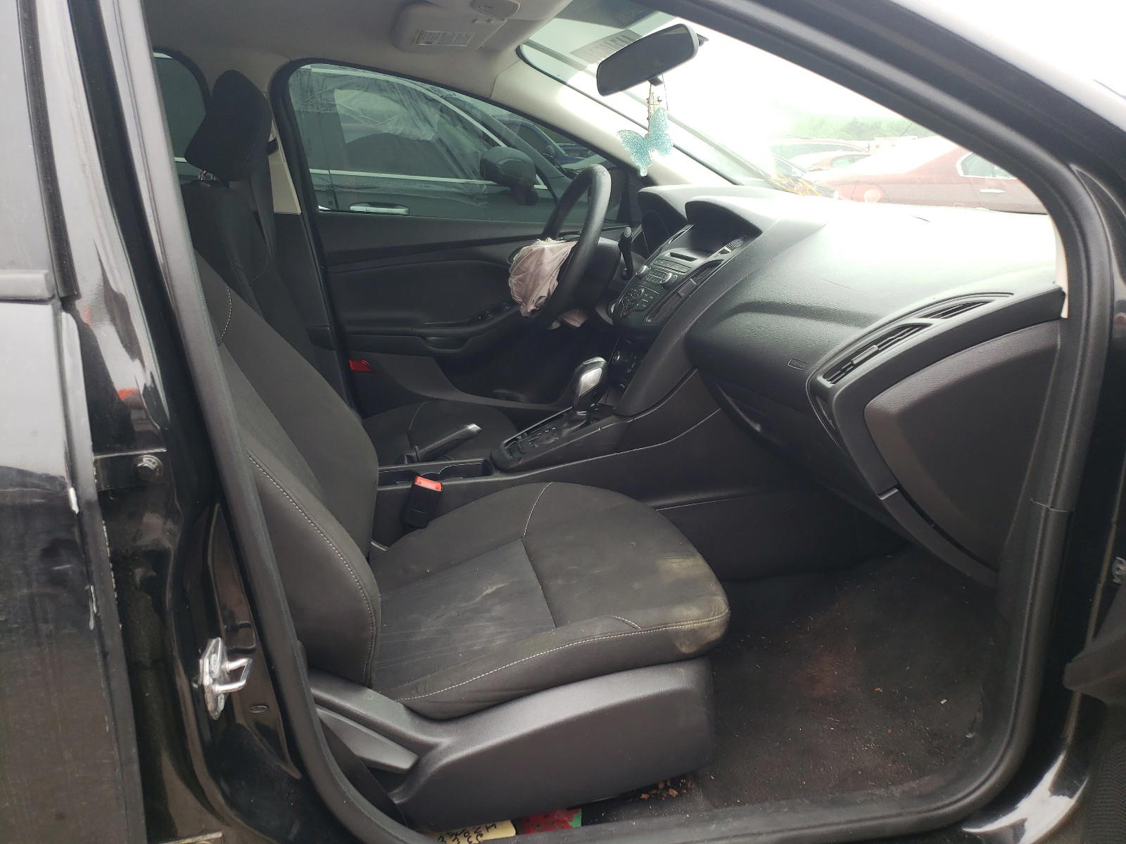 Photo 5 from auction – 2015 FORD FOCUS SE with VIN 1FADP3F27FL202340