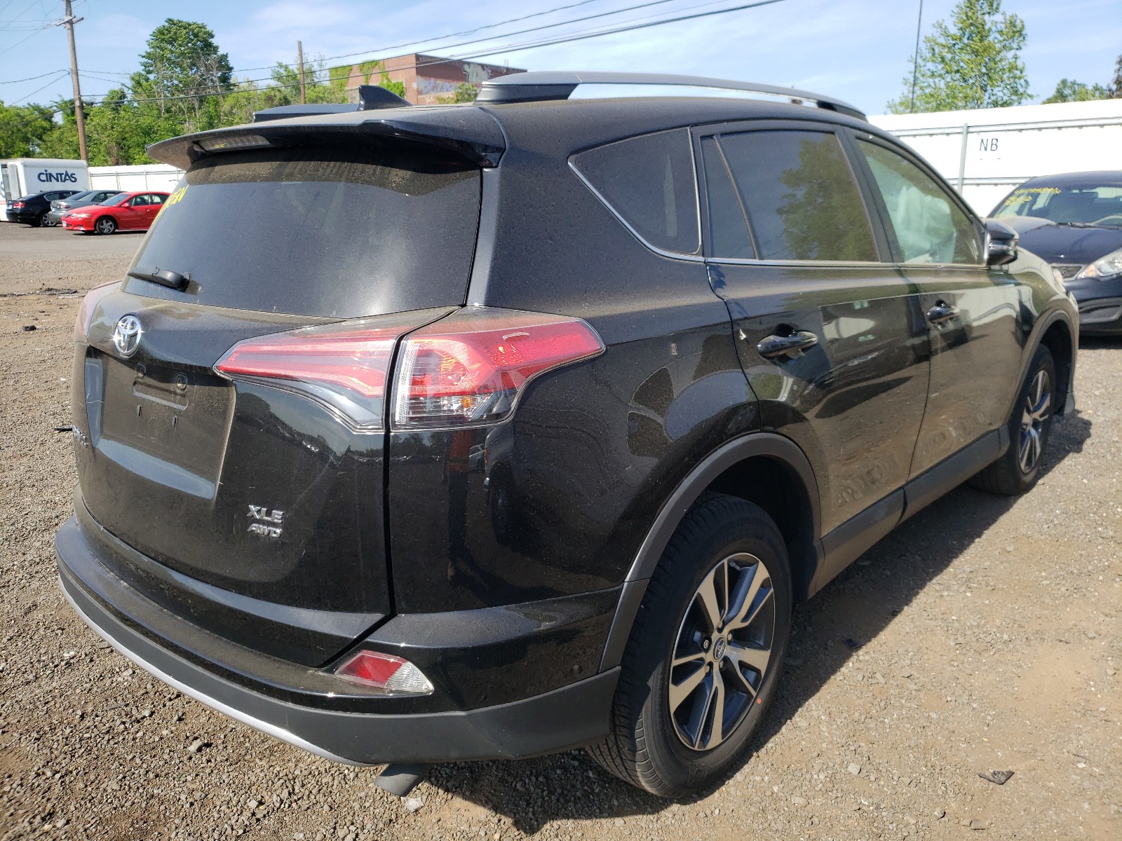 Photo 4 from auction – 2017 TOYOTA RAV4 XLE with VIN 2T3RFREV2HW612268